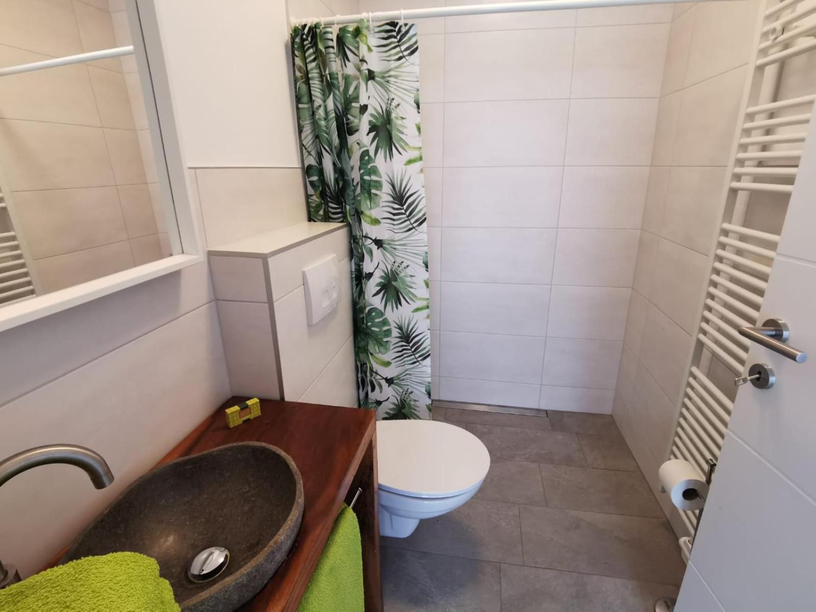 One-Bedroom Apartment - Photo 2
