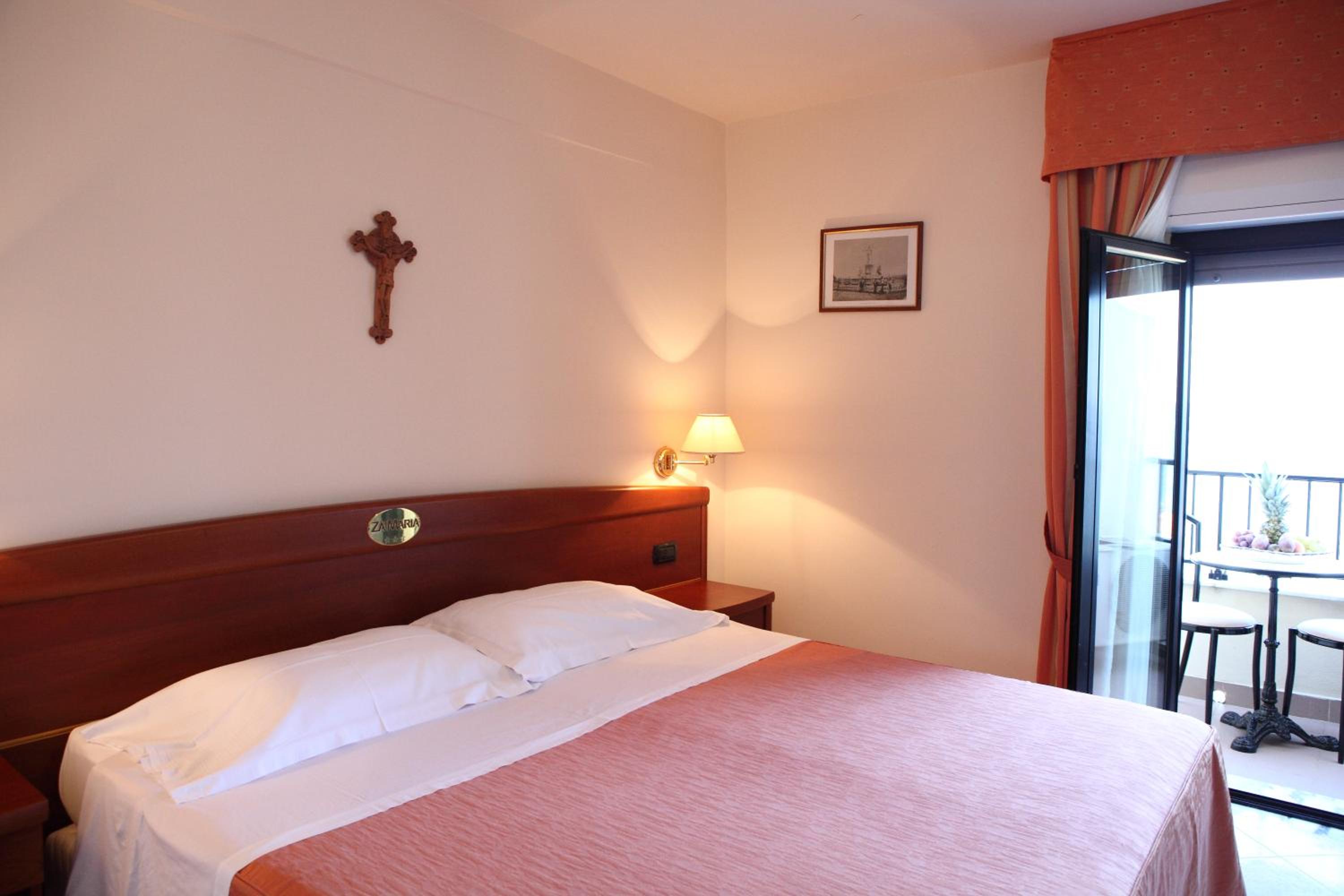 Double Room with Sea View - Photo 8