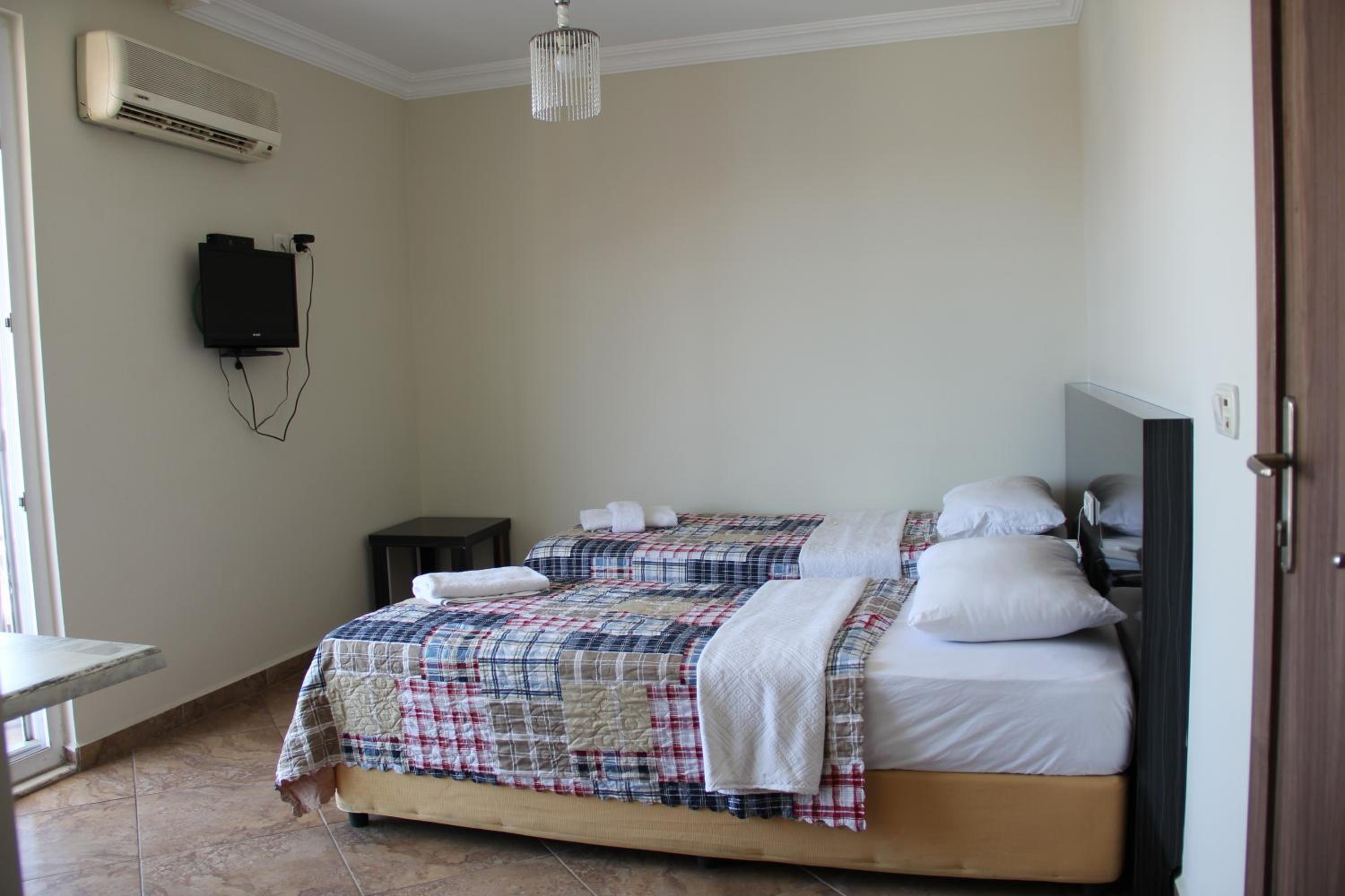 Double or Twin Room with Balcony - Photo 1