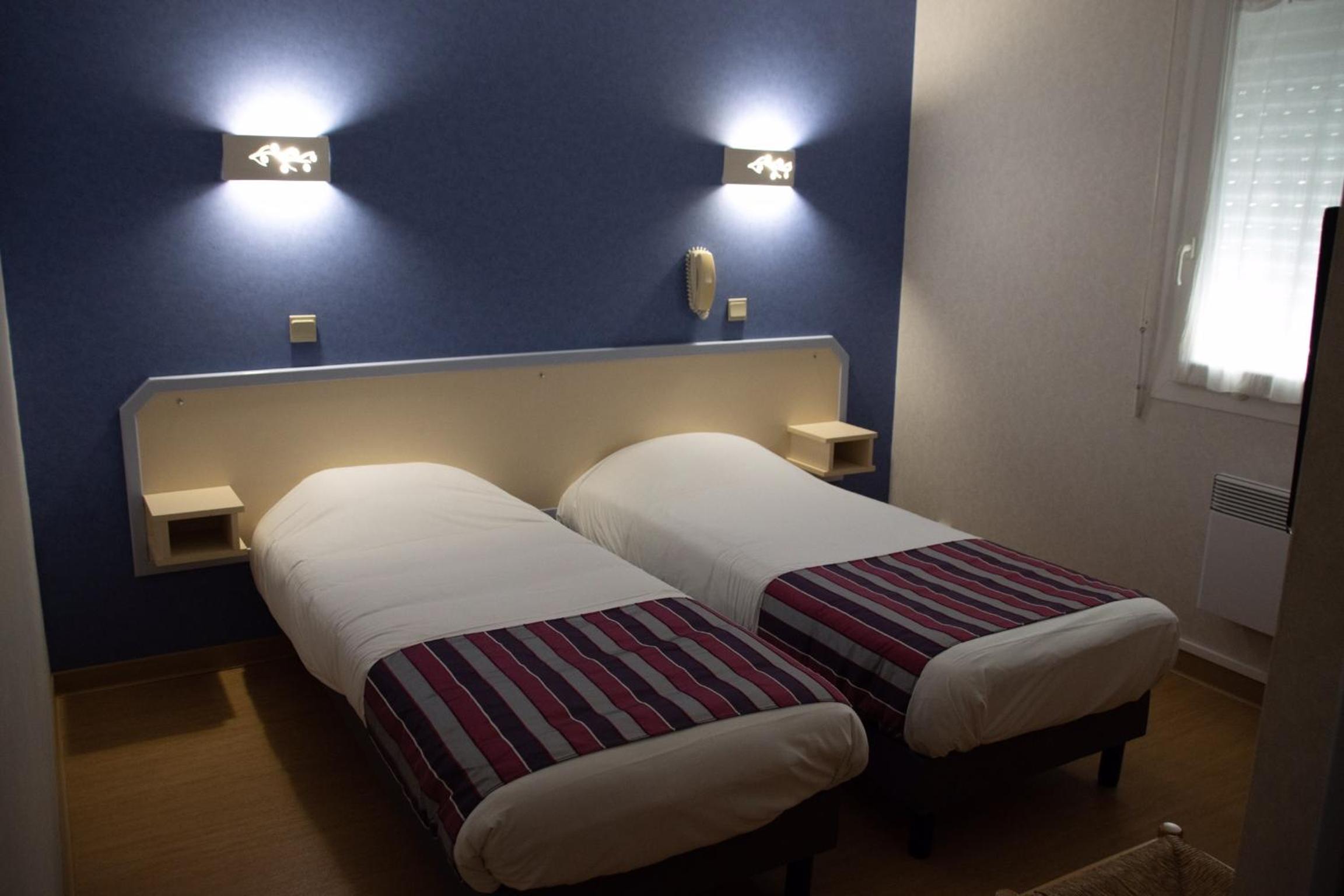 Standard Twin Room - Photo 1