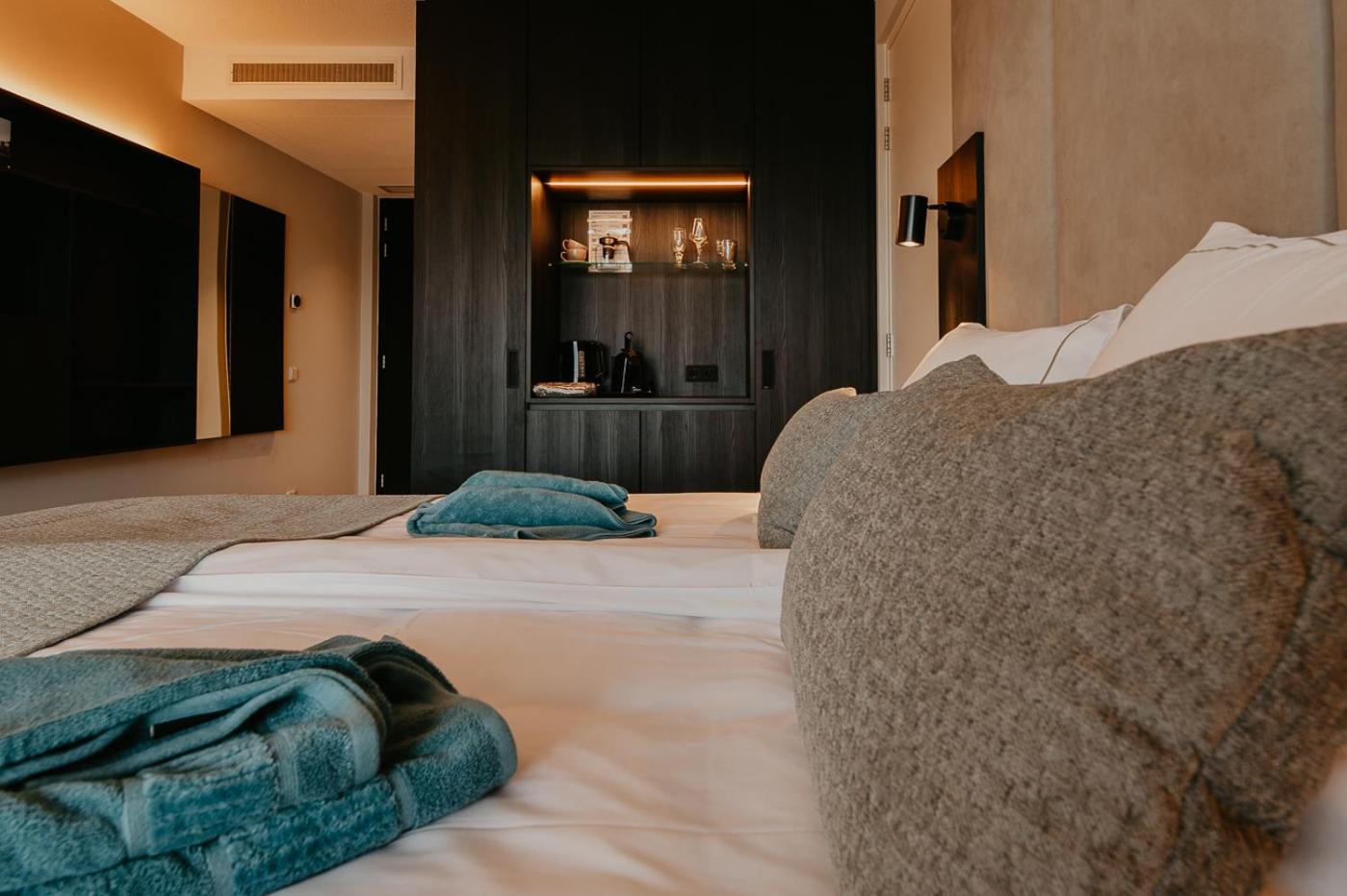 One-Bedroom Apartment - Photo 12