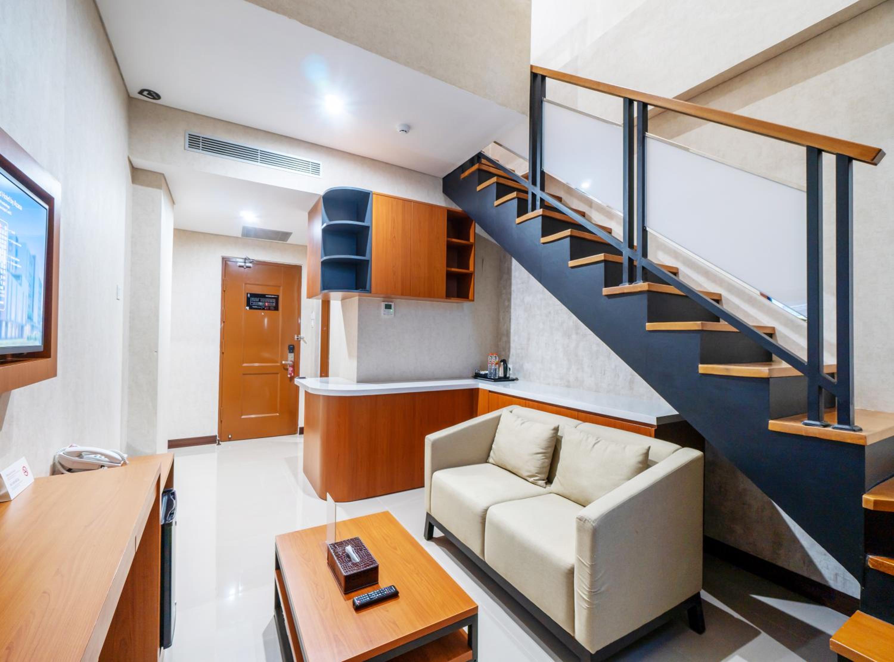 Loft - Photo 1
