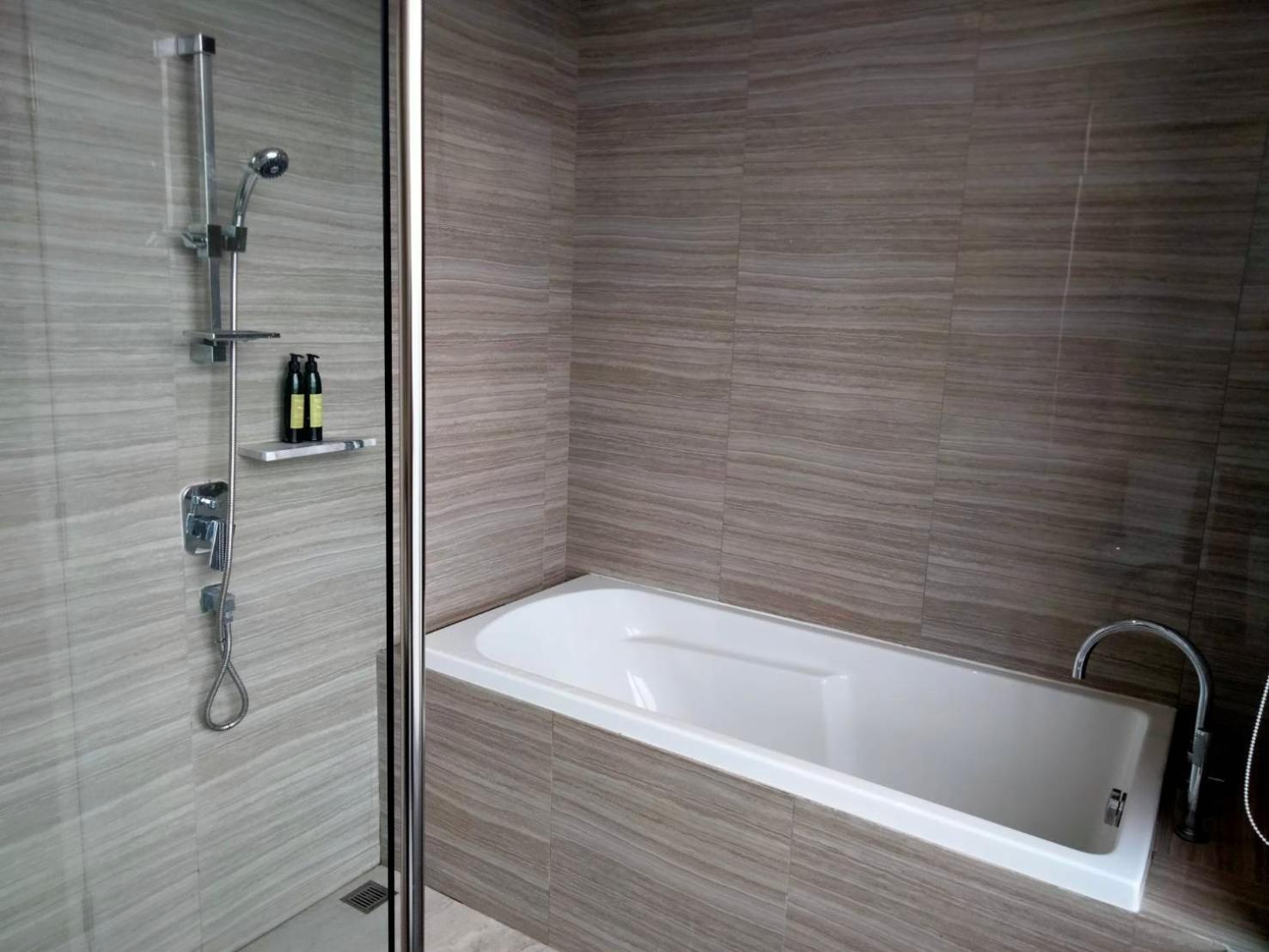 Deluxe Double Room with Bathtub