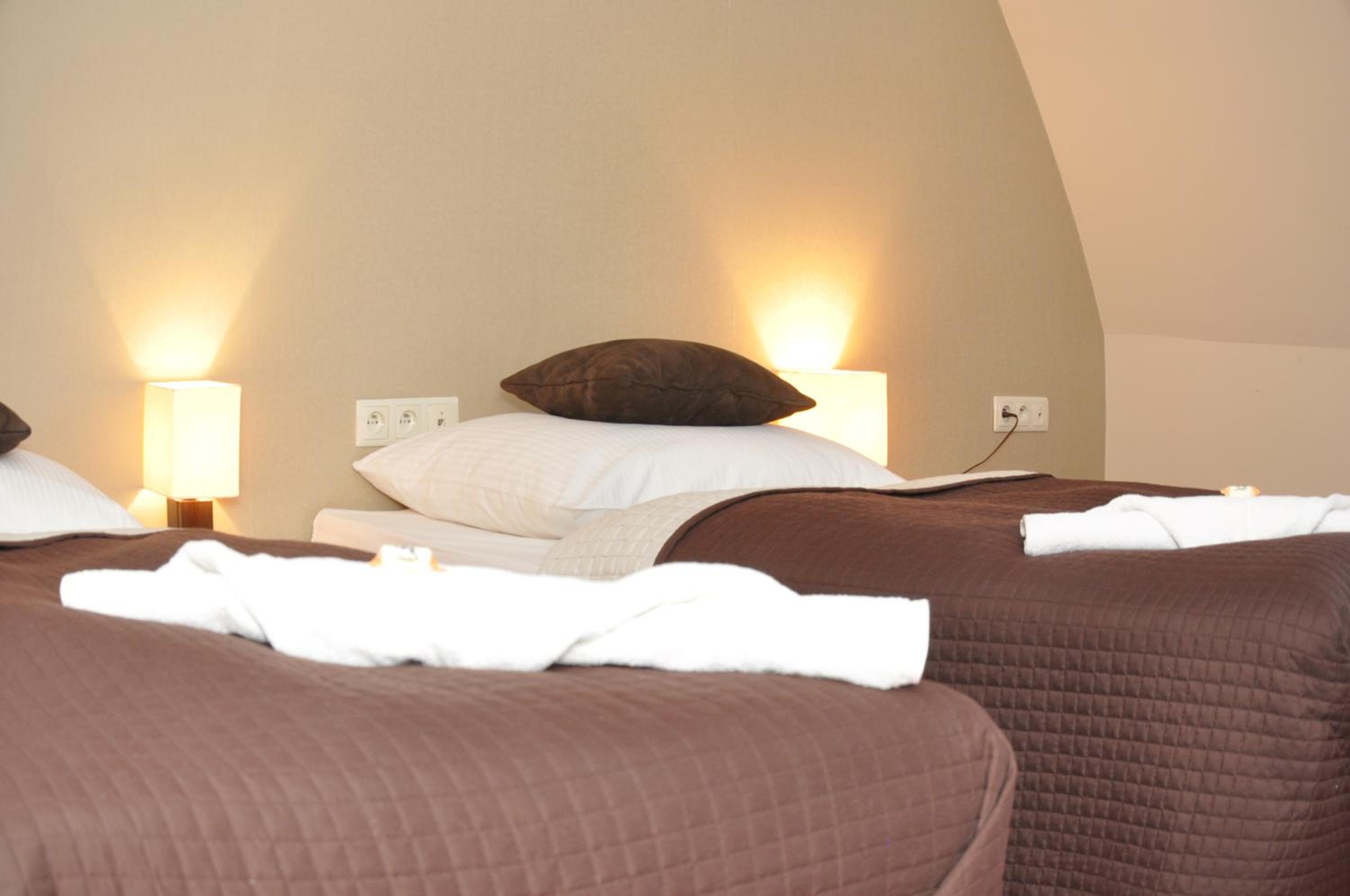 Double or Twin Room - Photo 7