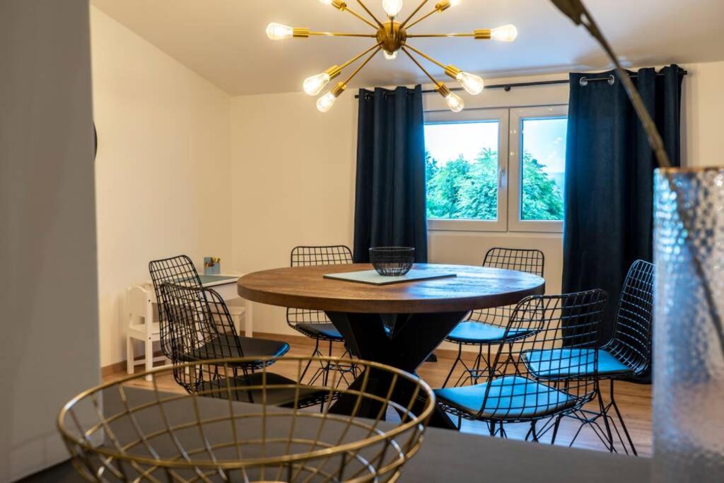 Apartment - Split Level - Photo 2