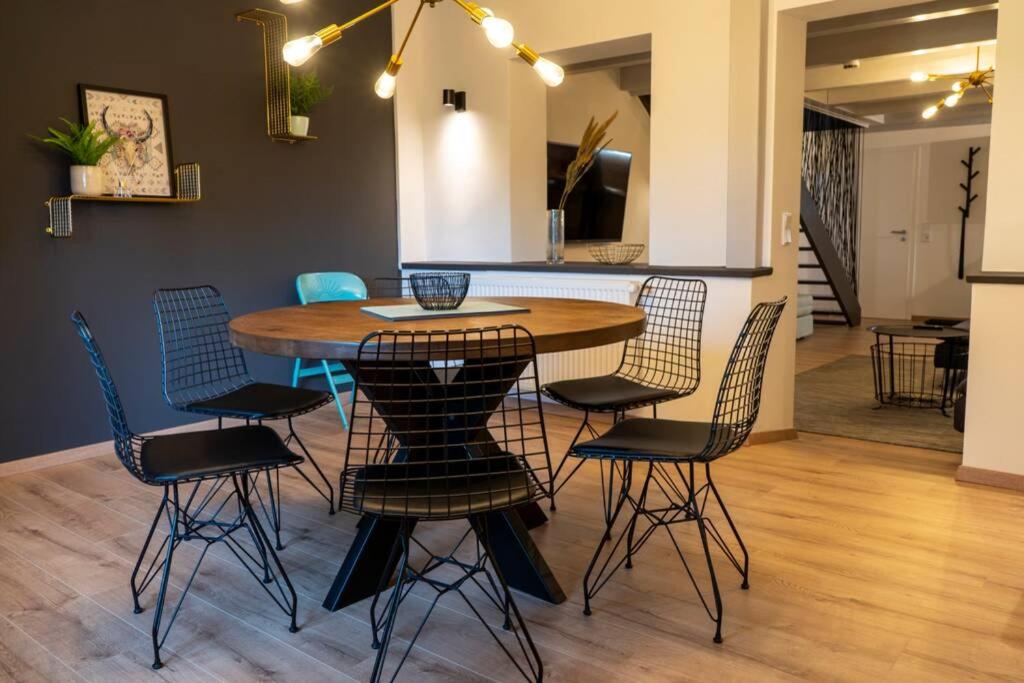 Apartment - Split Level - Photo 23