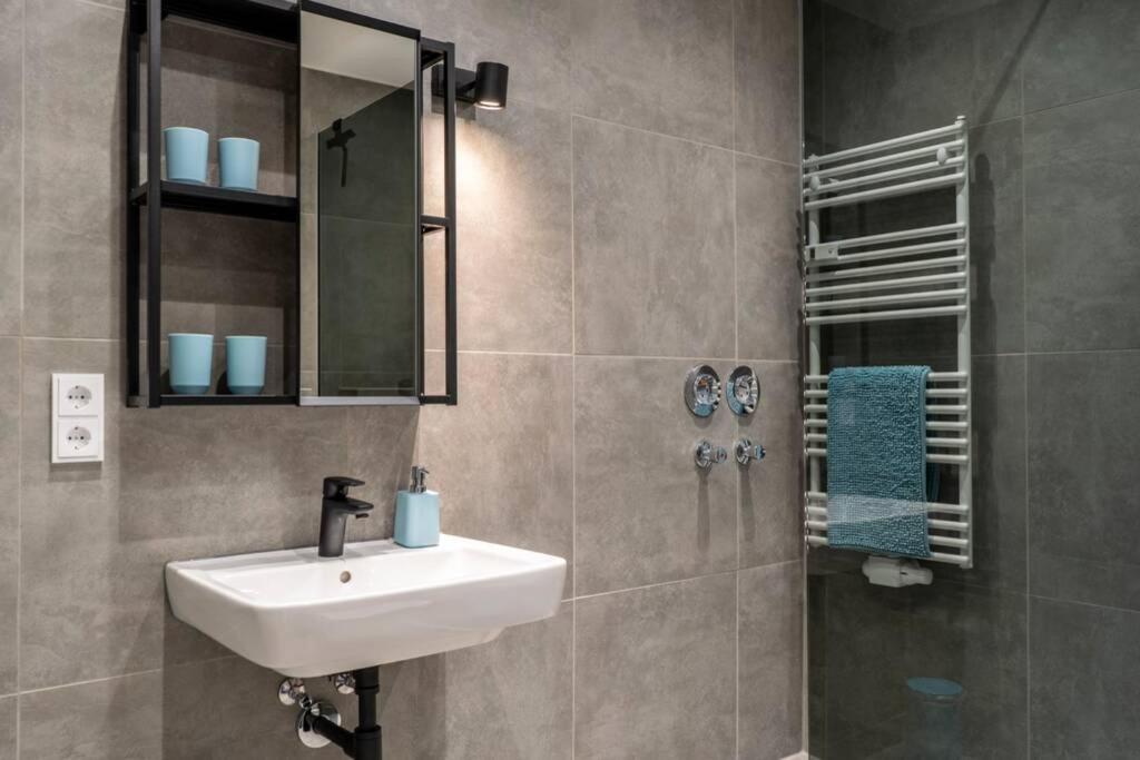Apartment - Split Level - Photo 25