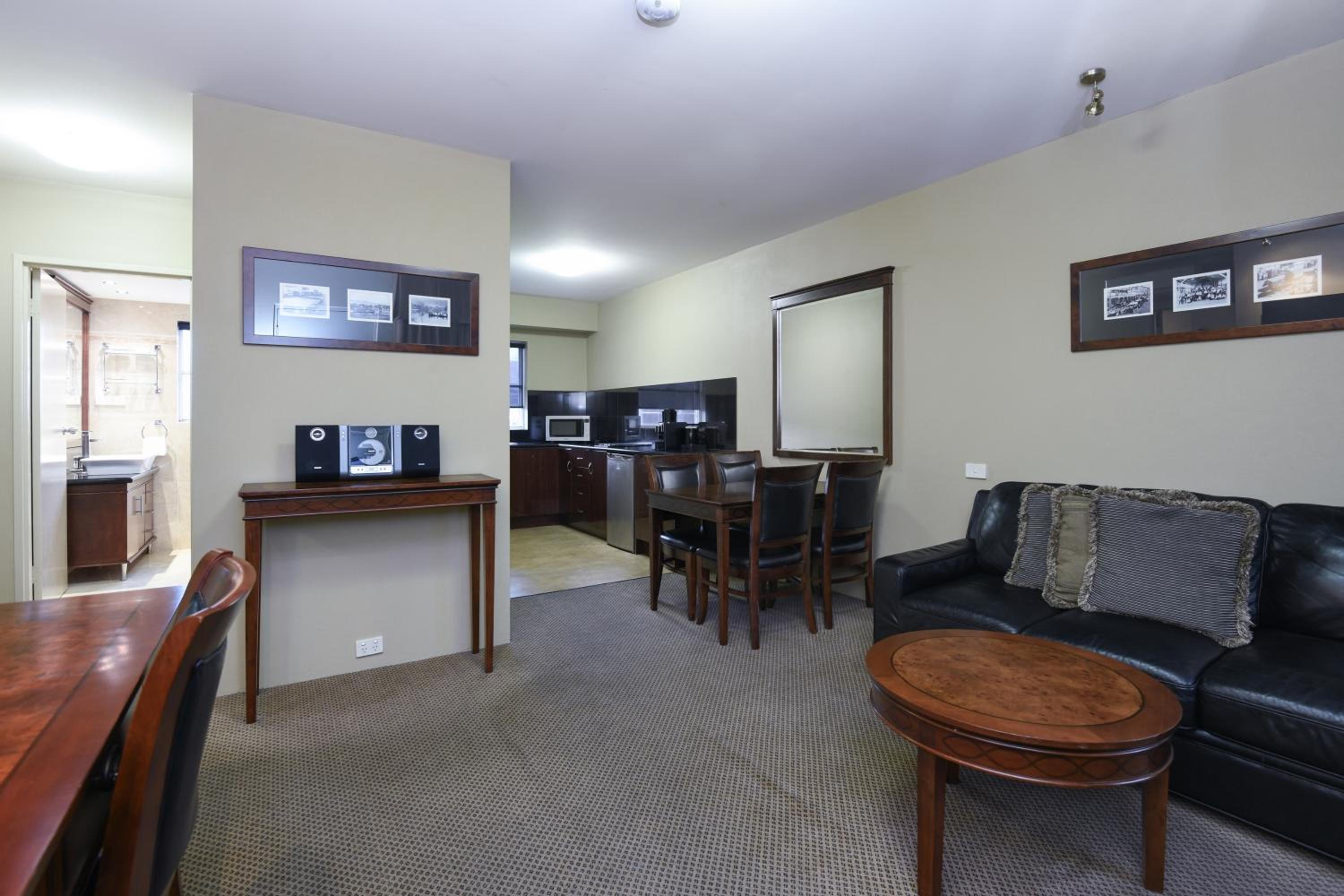 Two-Bedroom Suite - Photo 4