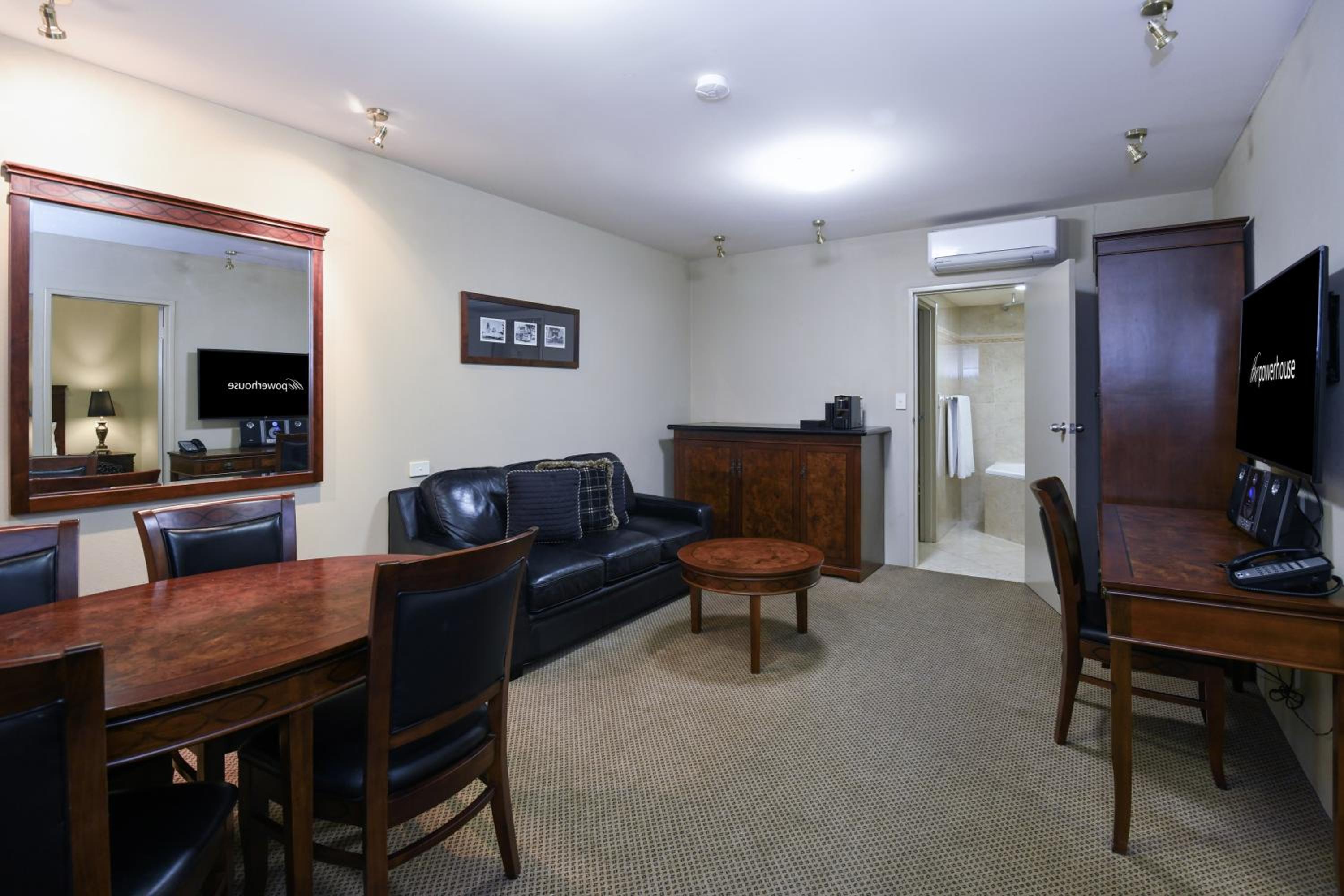 Executive King Suite - Photo 1