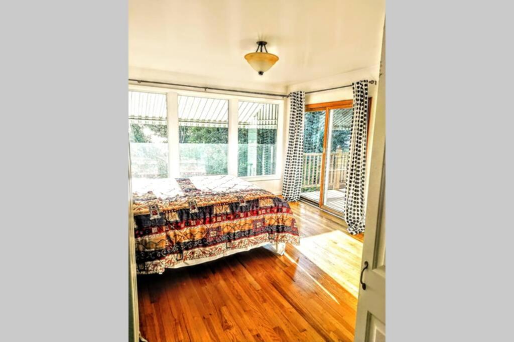 Three-Bedroom House photo 1