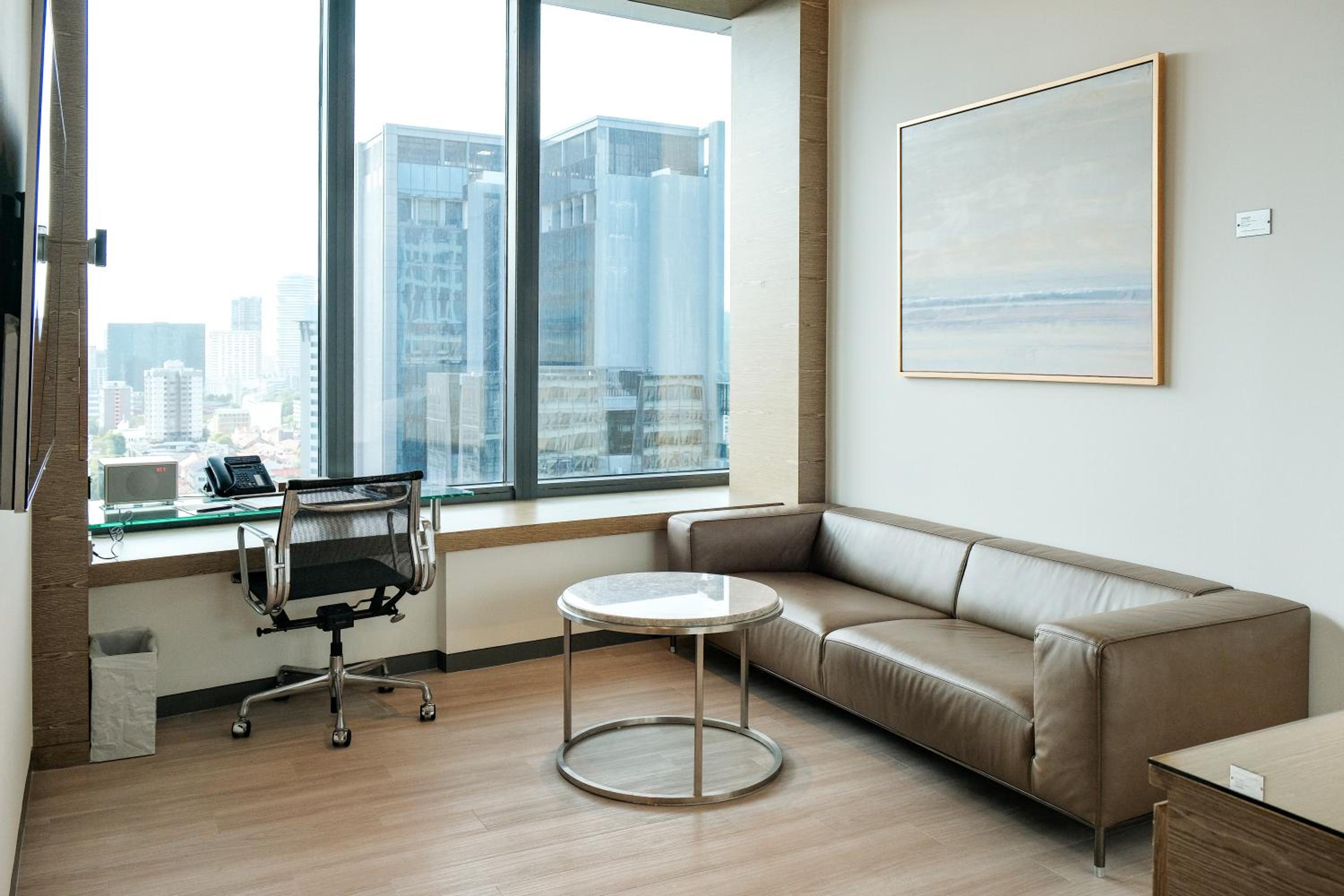 Mint Suite with Skyline Lounge Access photo 2