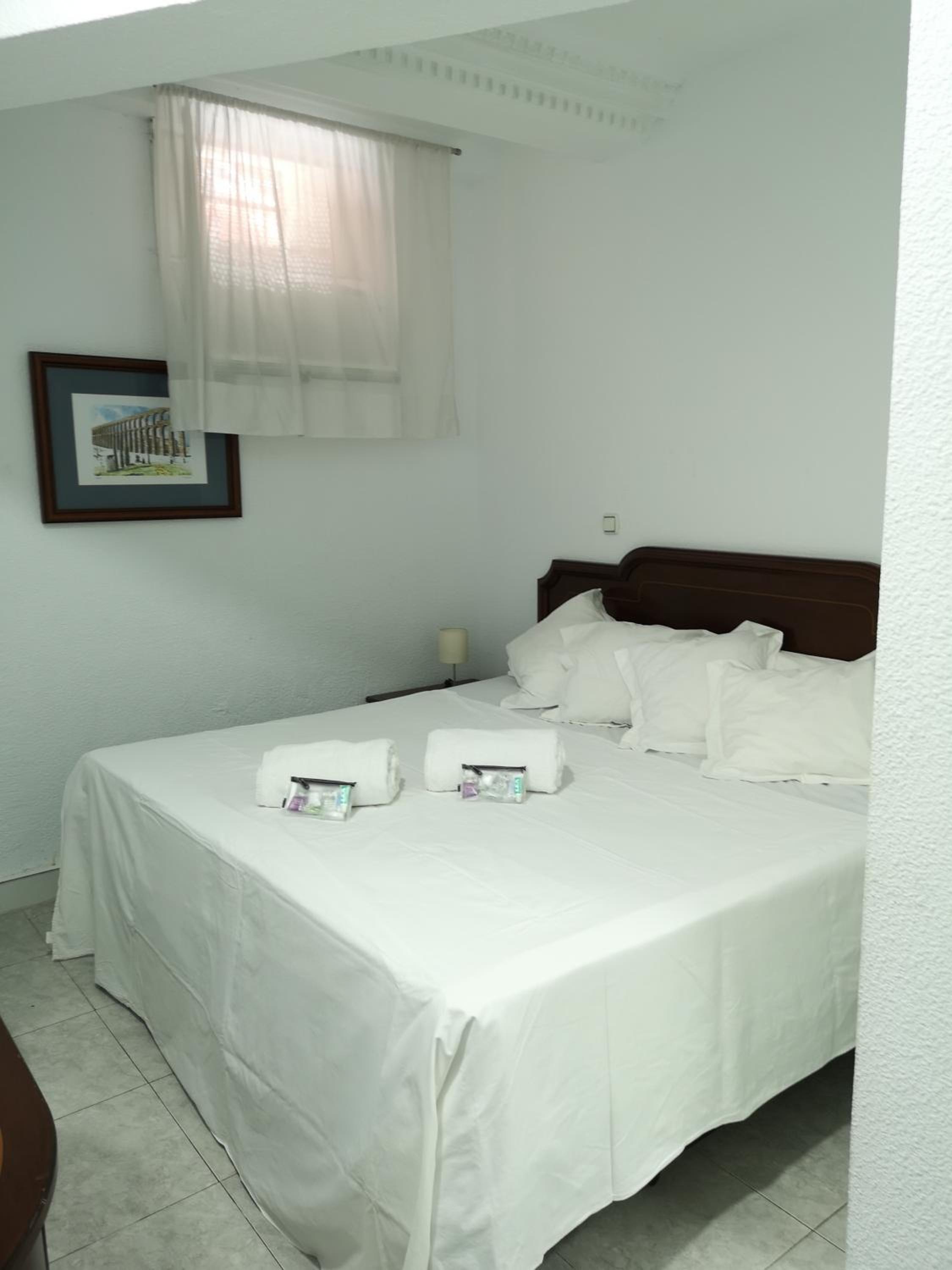 Double Room with Private Bathroom - Photo 1