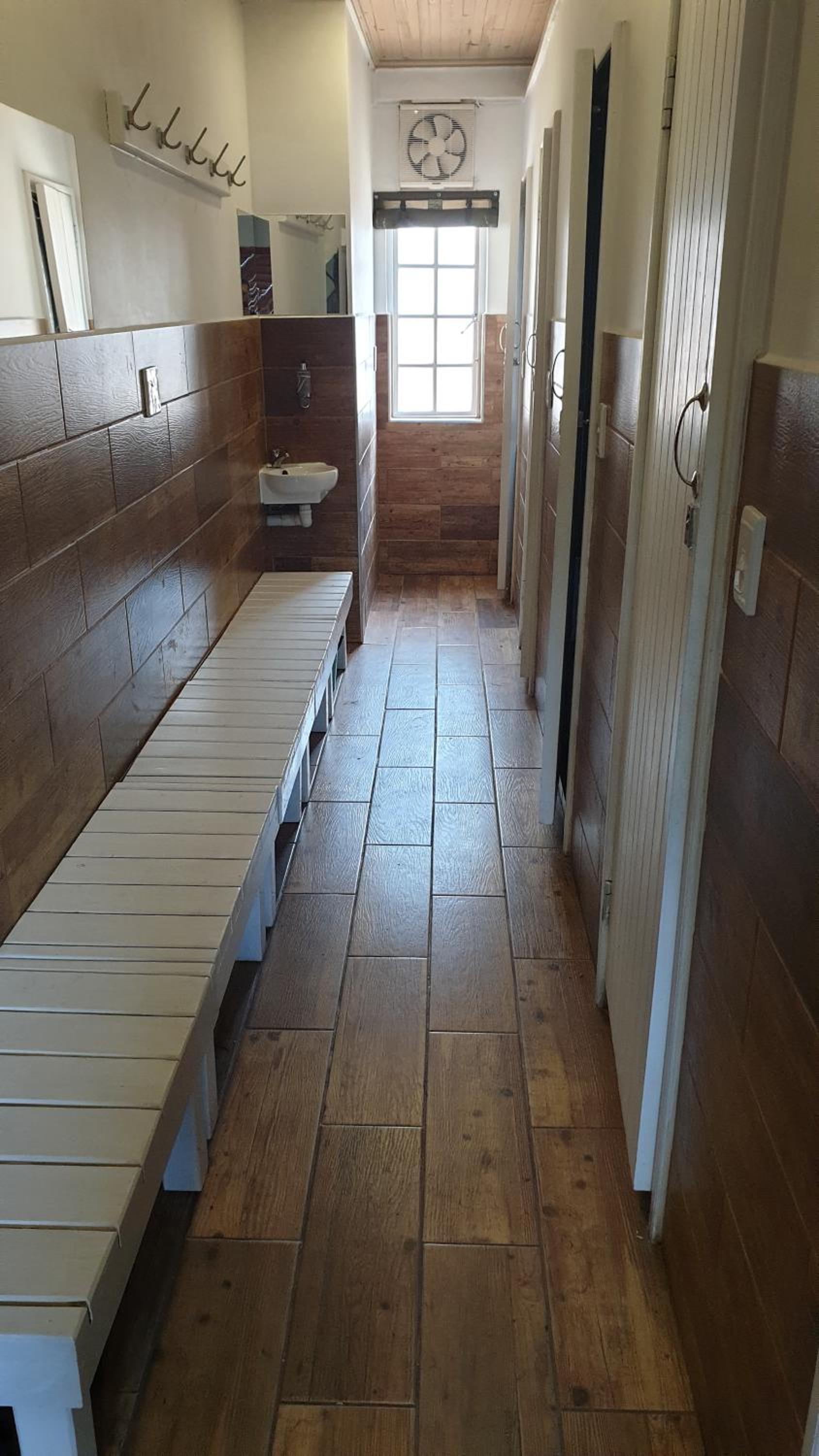 Bed in 6-Bed Male Dormitory Room (under 18 only - no adults) photo 2