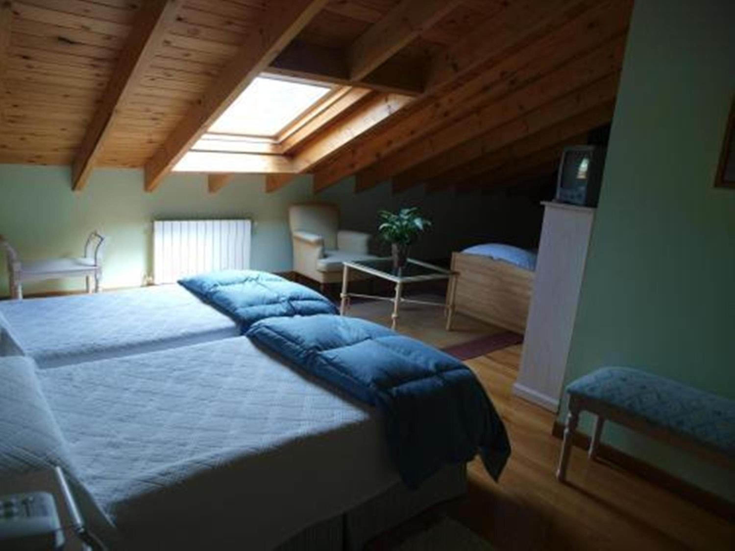 Family Room (4 Adults) - Photo 2