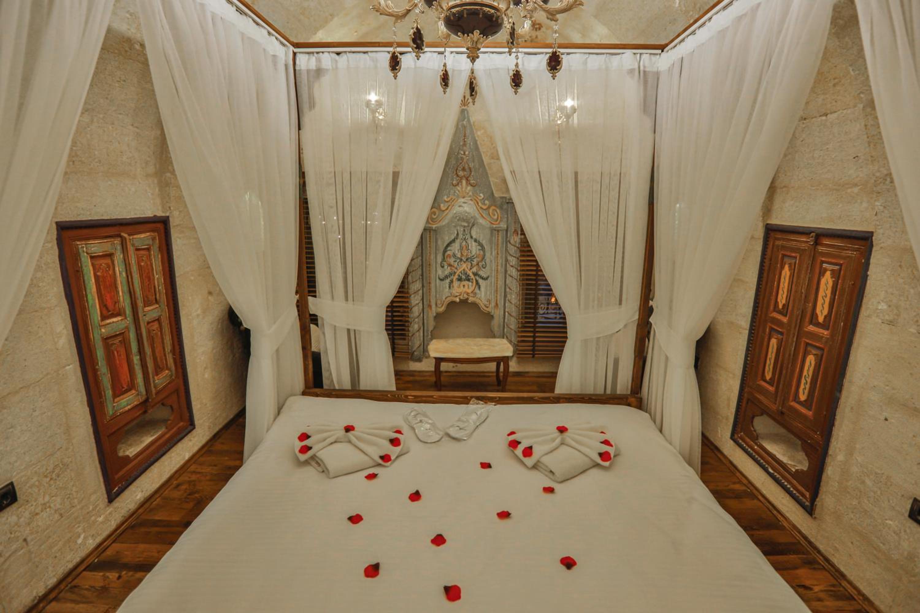 Deluxe King Suite photo 2