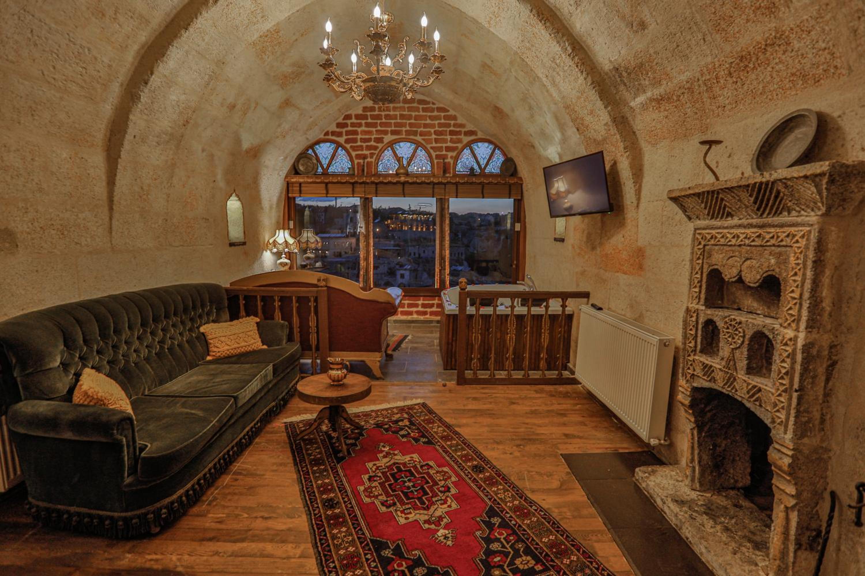 Deluxe King Suite photo 3