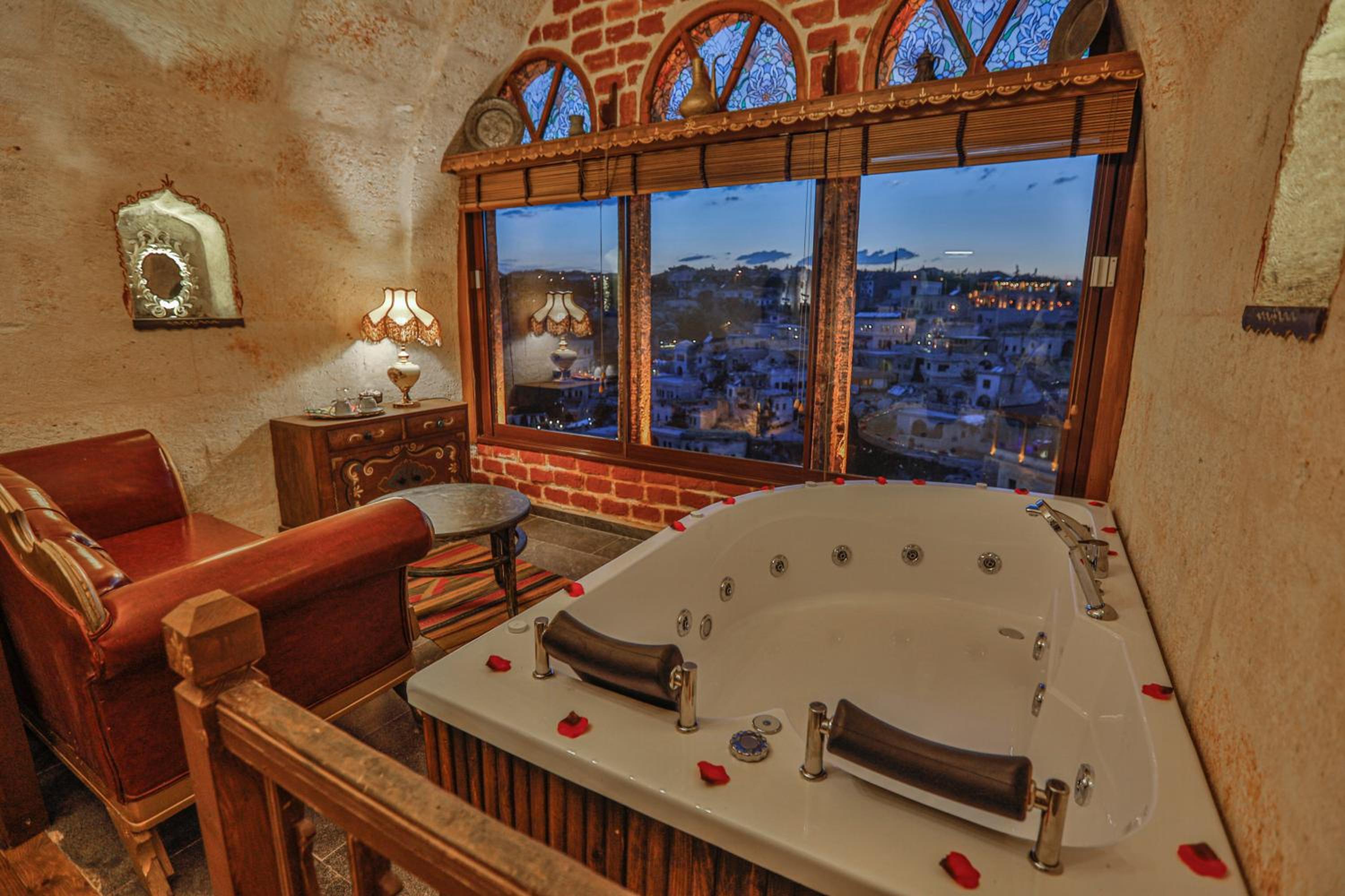 Deluxe King Suite photo 1