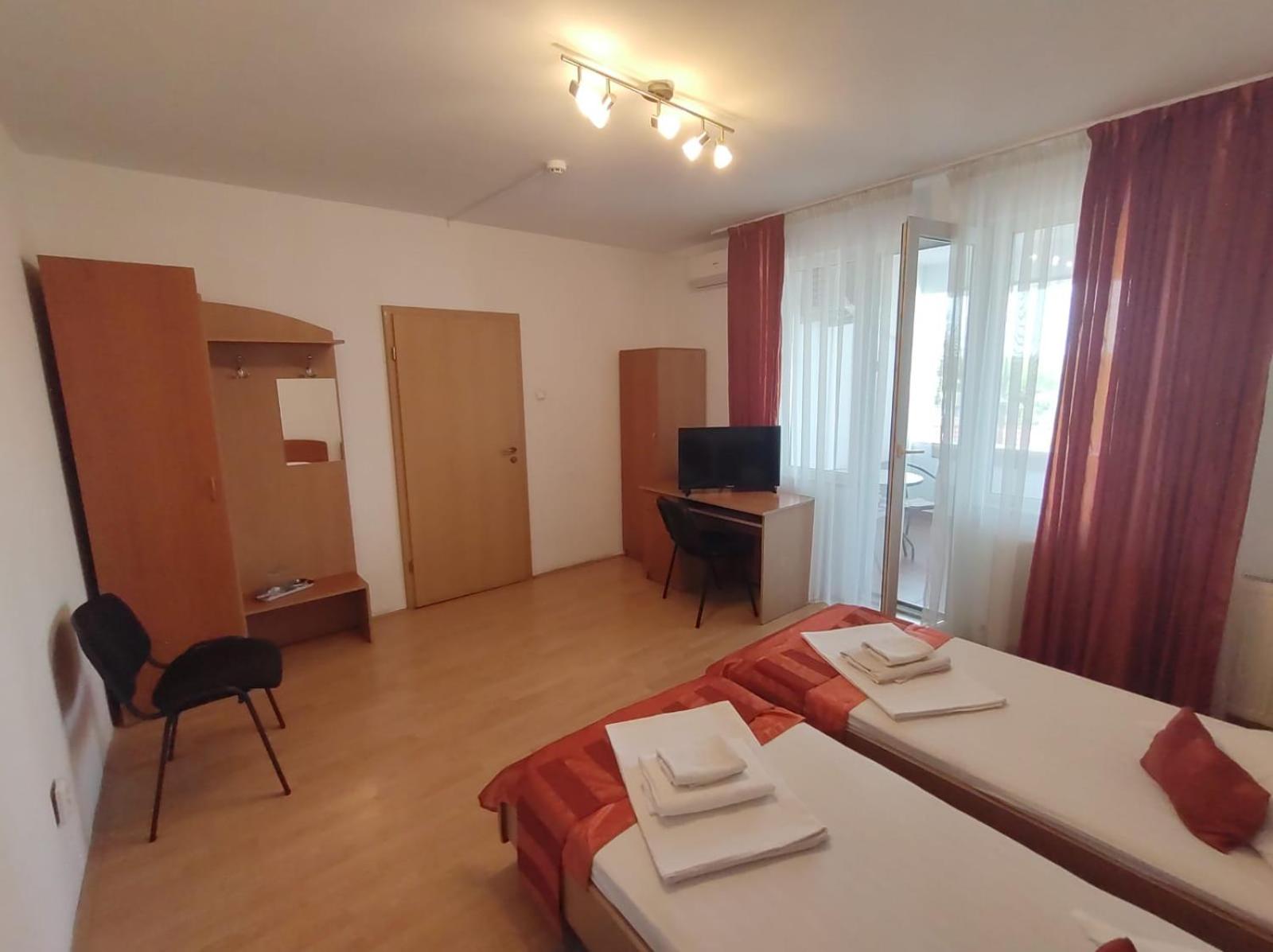 Standard Twin Room - Photo 10