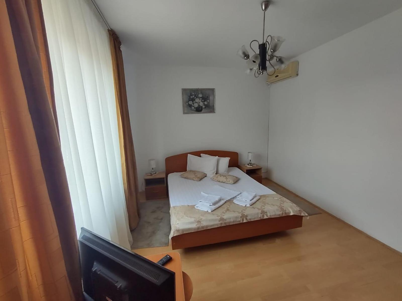 Double Room - Photo 5