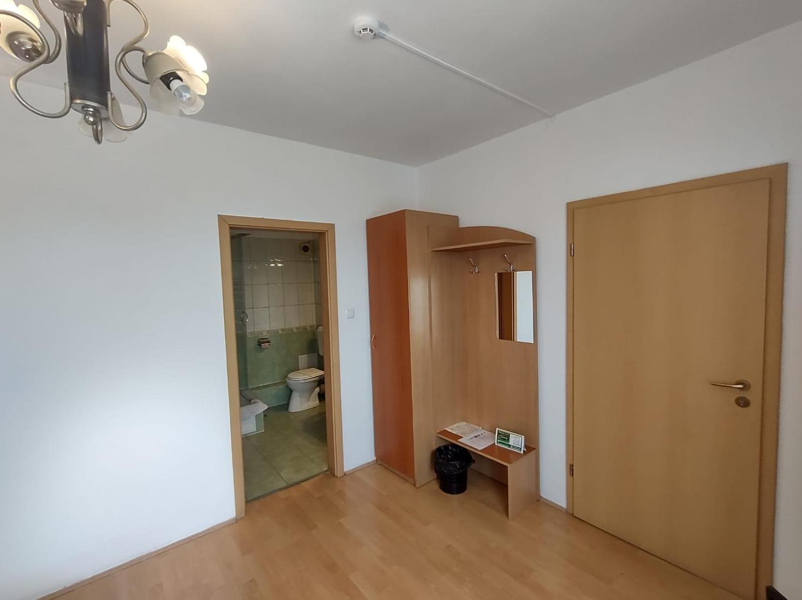 Double Room - Photo 6