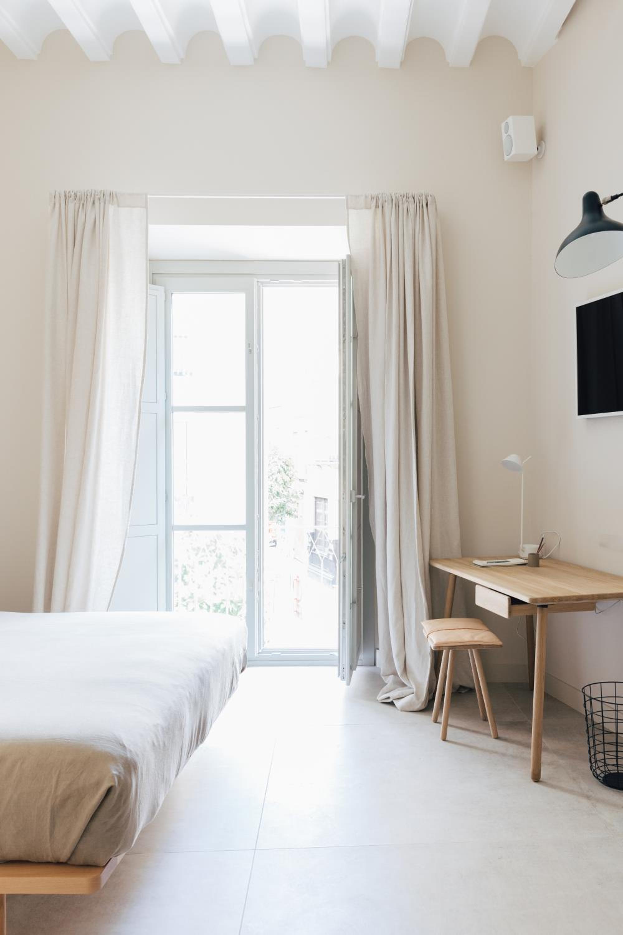 Deluxe Room - Photo 6