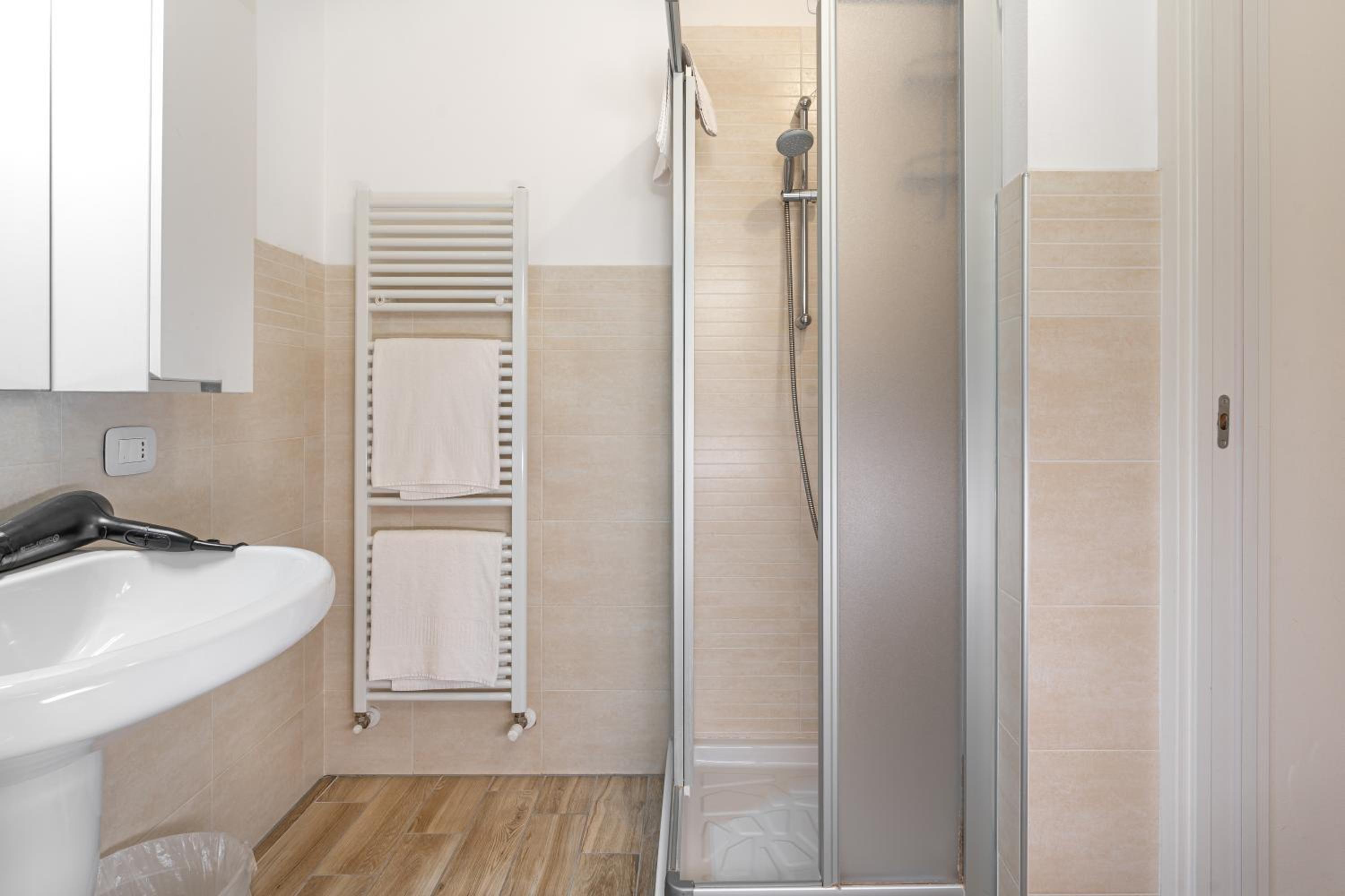 One-Bedroom Apartment - Photo 2