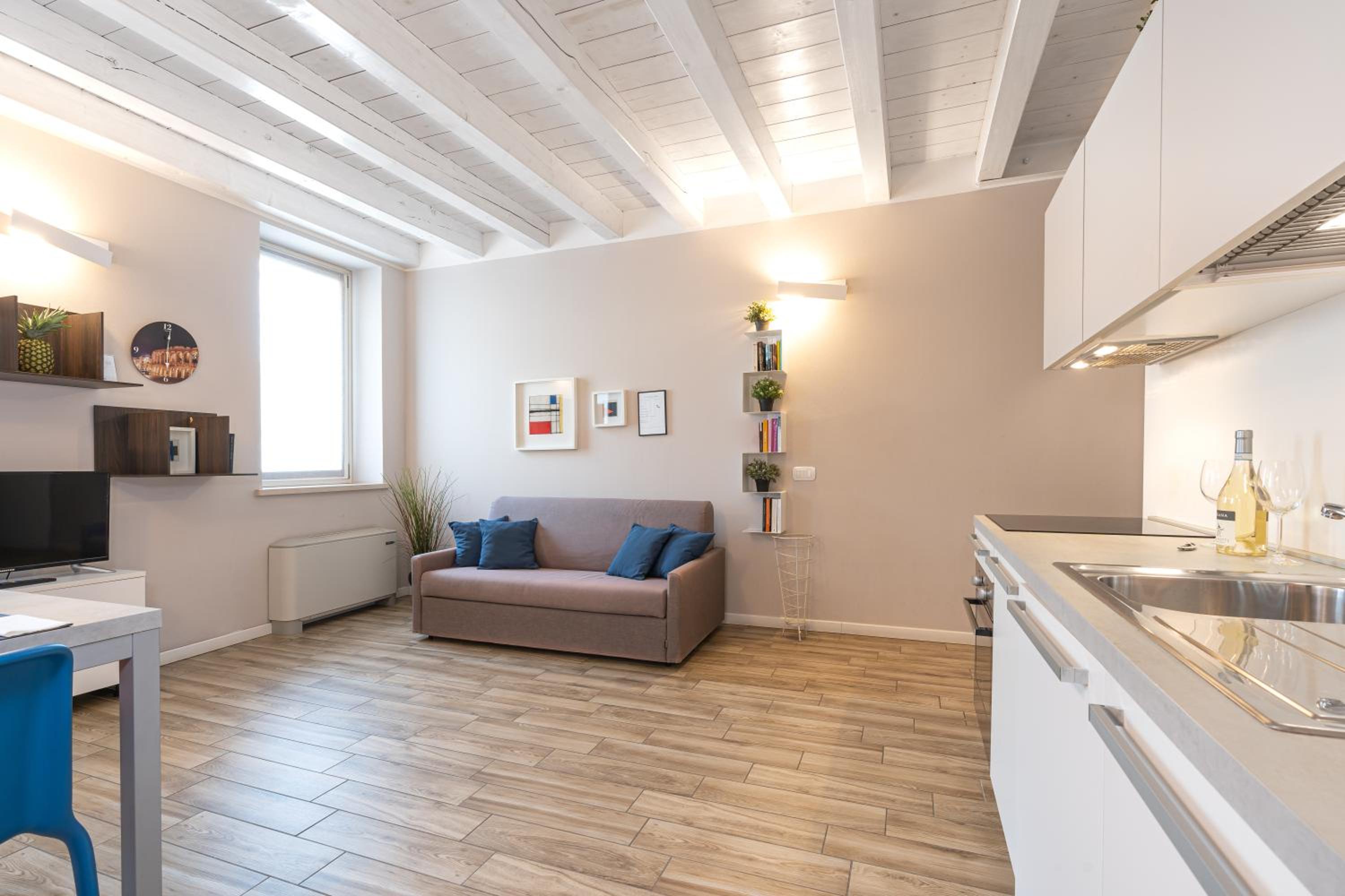 One-Bedroom Apartment - Photo 1