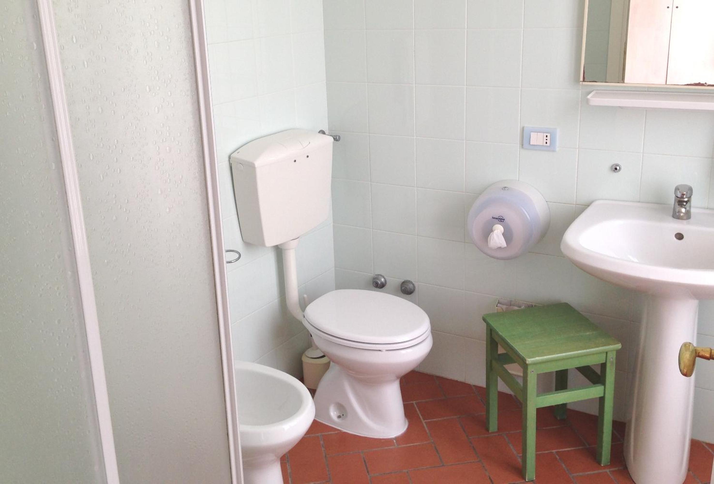 Quadruple Room with Private Bathroom photo 2