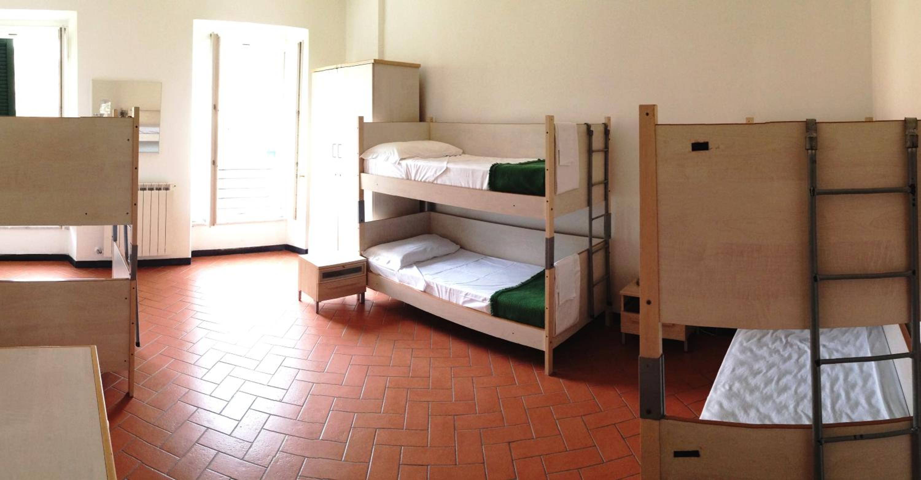 Bed in 6-Bed Mixed Dormitory Room photo 2