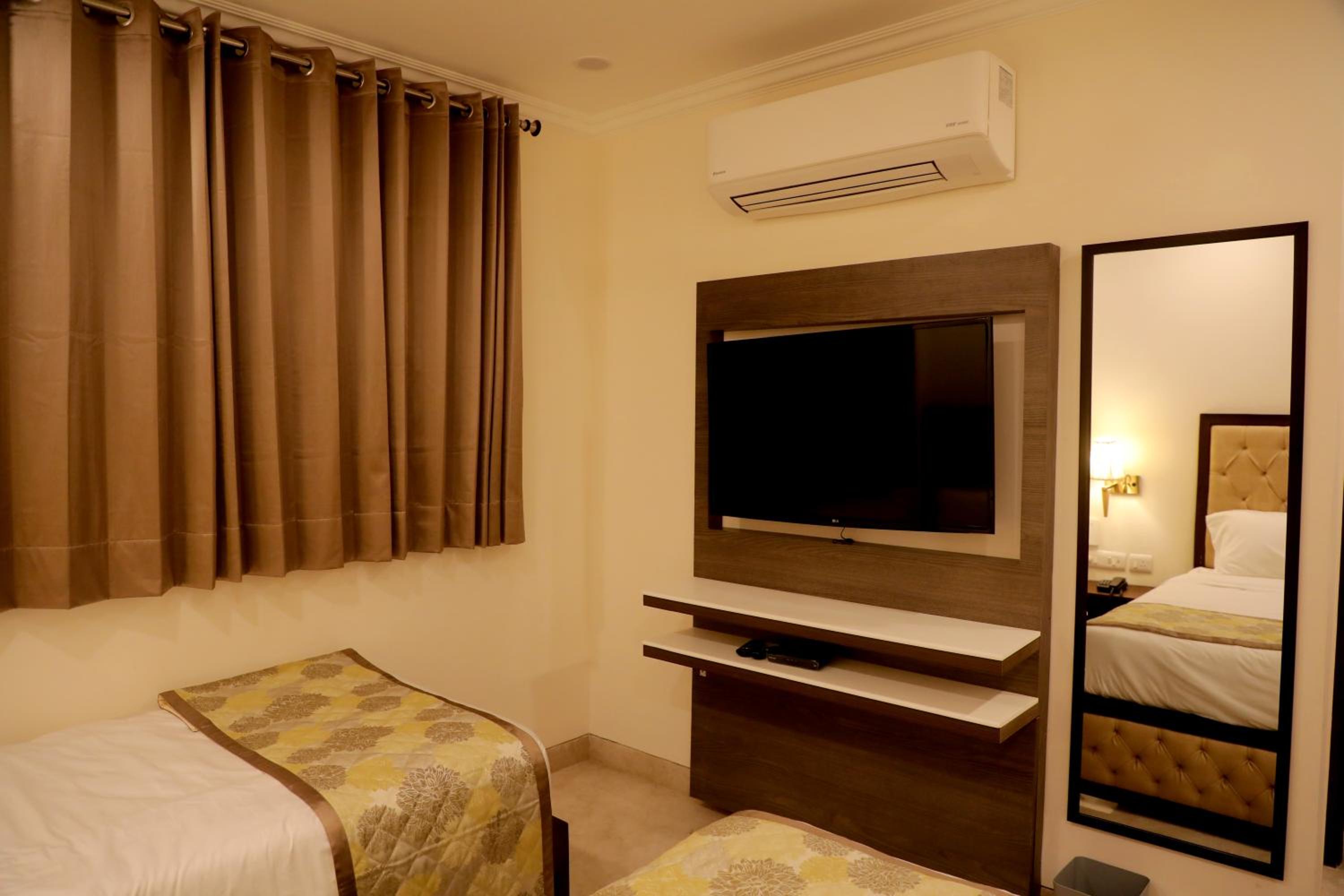 Twin Room - Photo 3