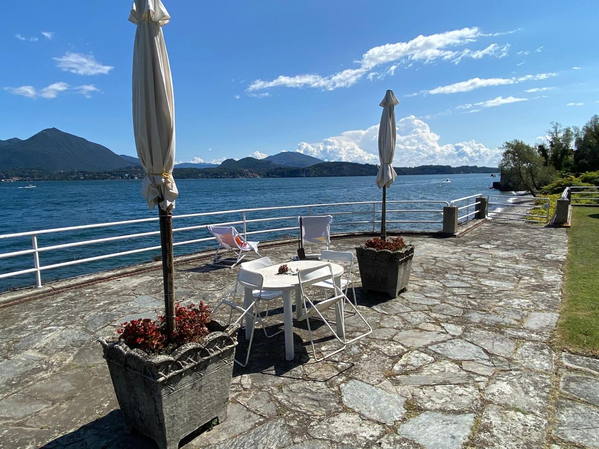 Apartment with Lake View