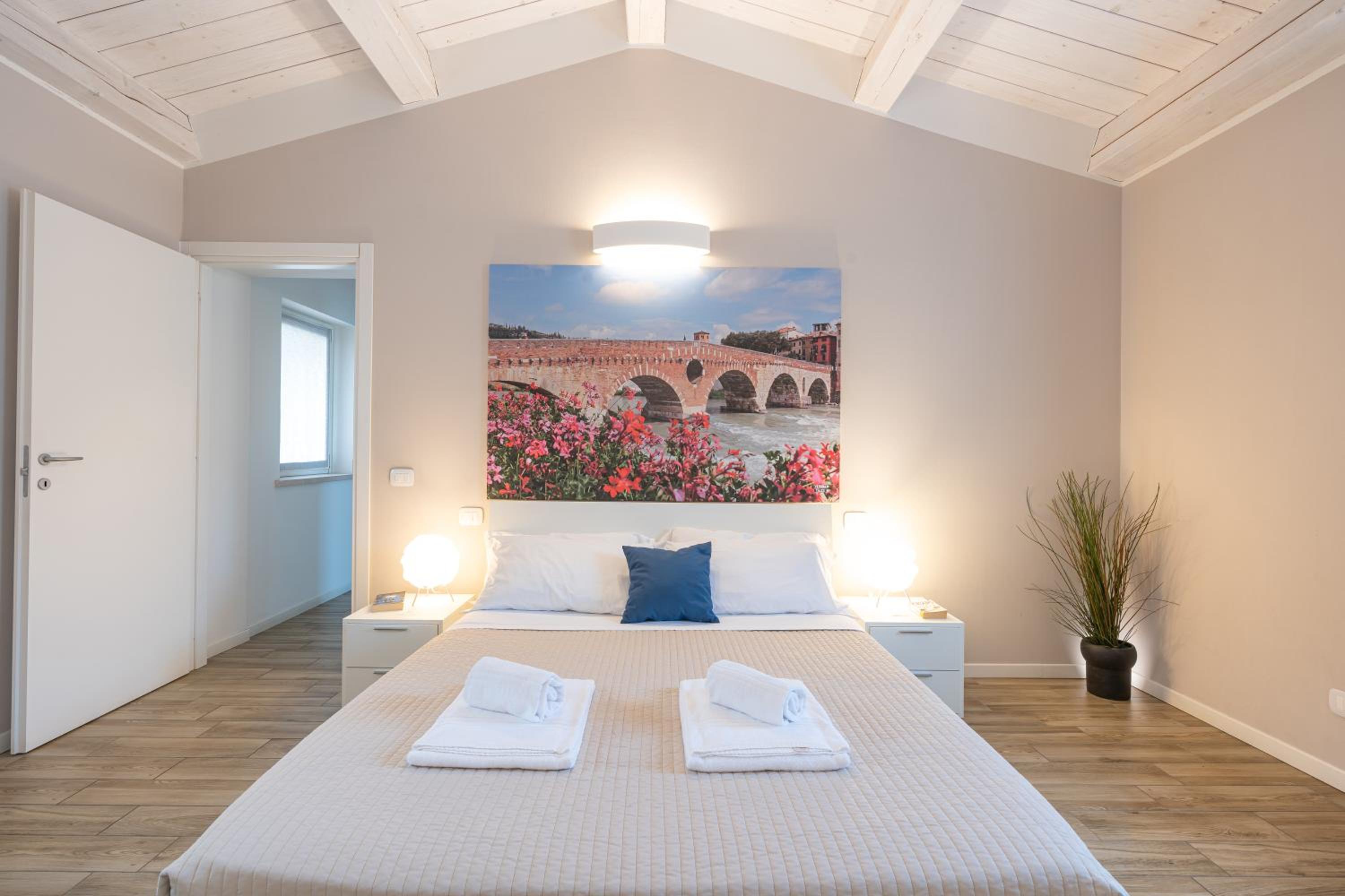 Two-Bedroom Deluxe Apartment with Balcony
