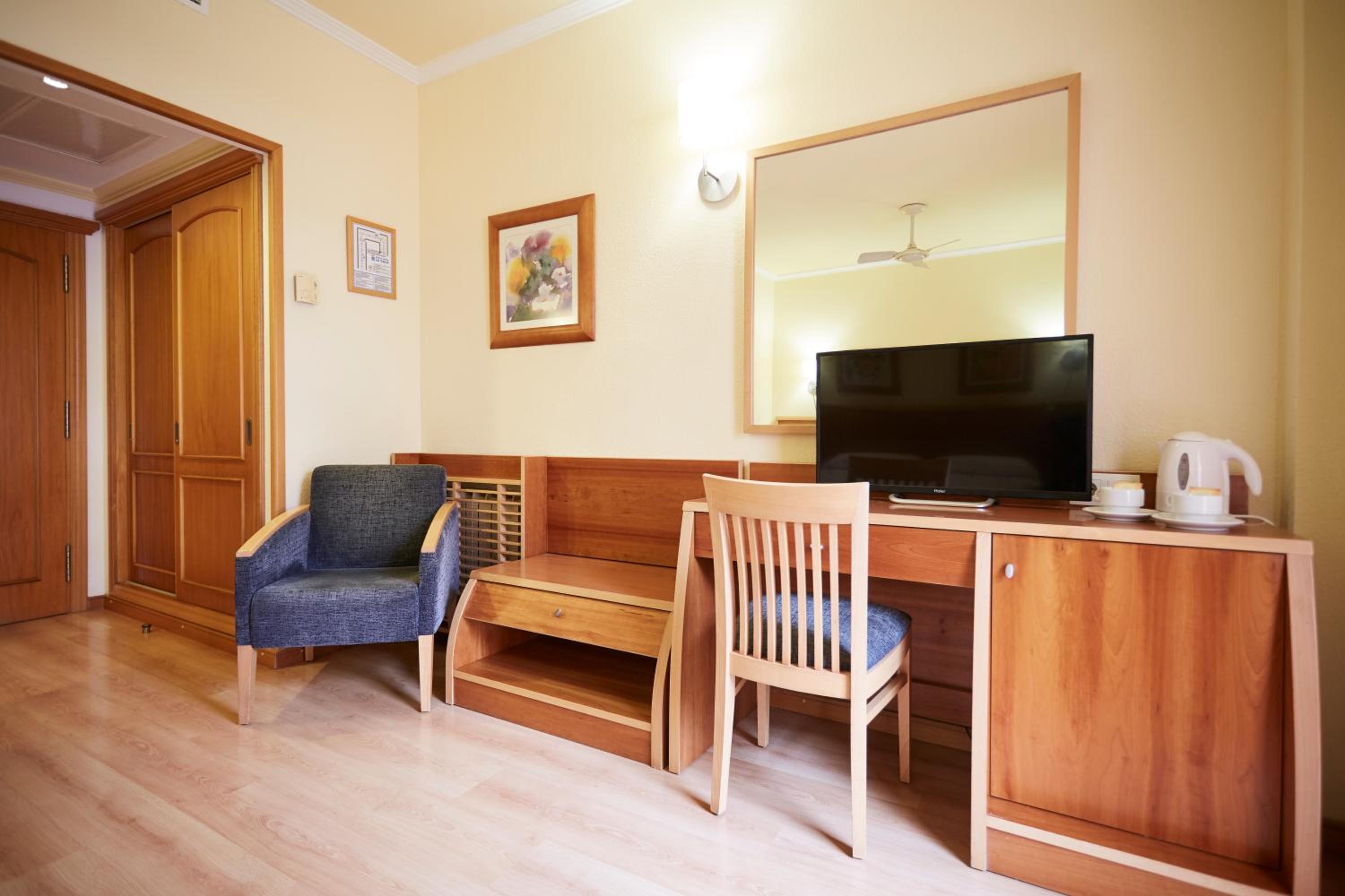 Double or Twin Room - Photo 2