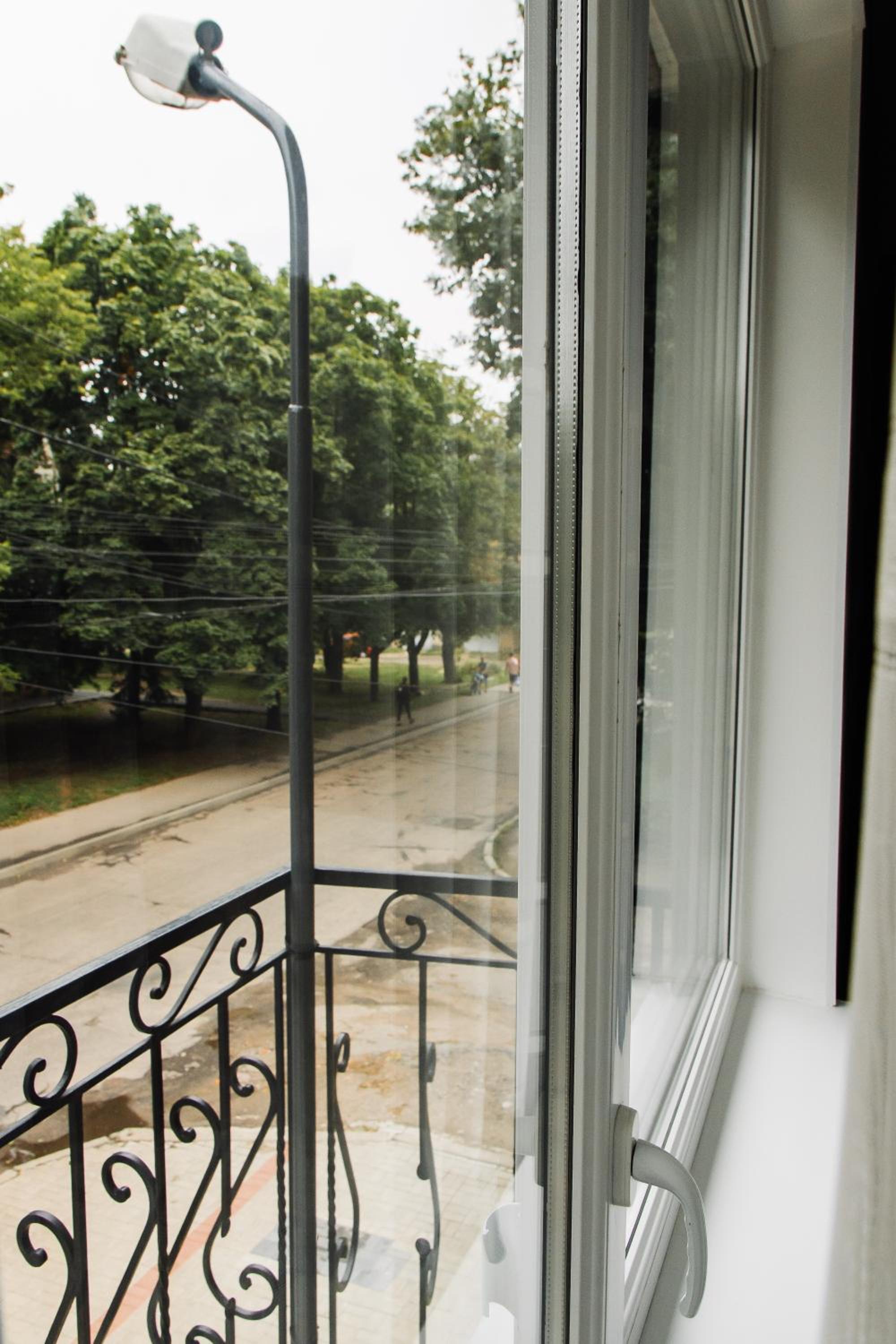 King Suite with Balcony photo 2