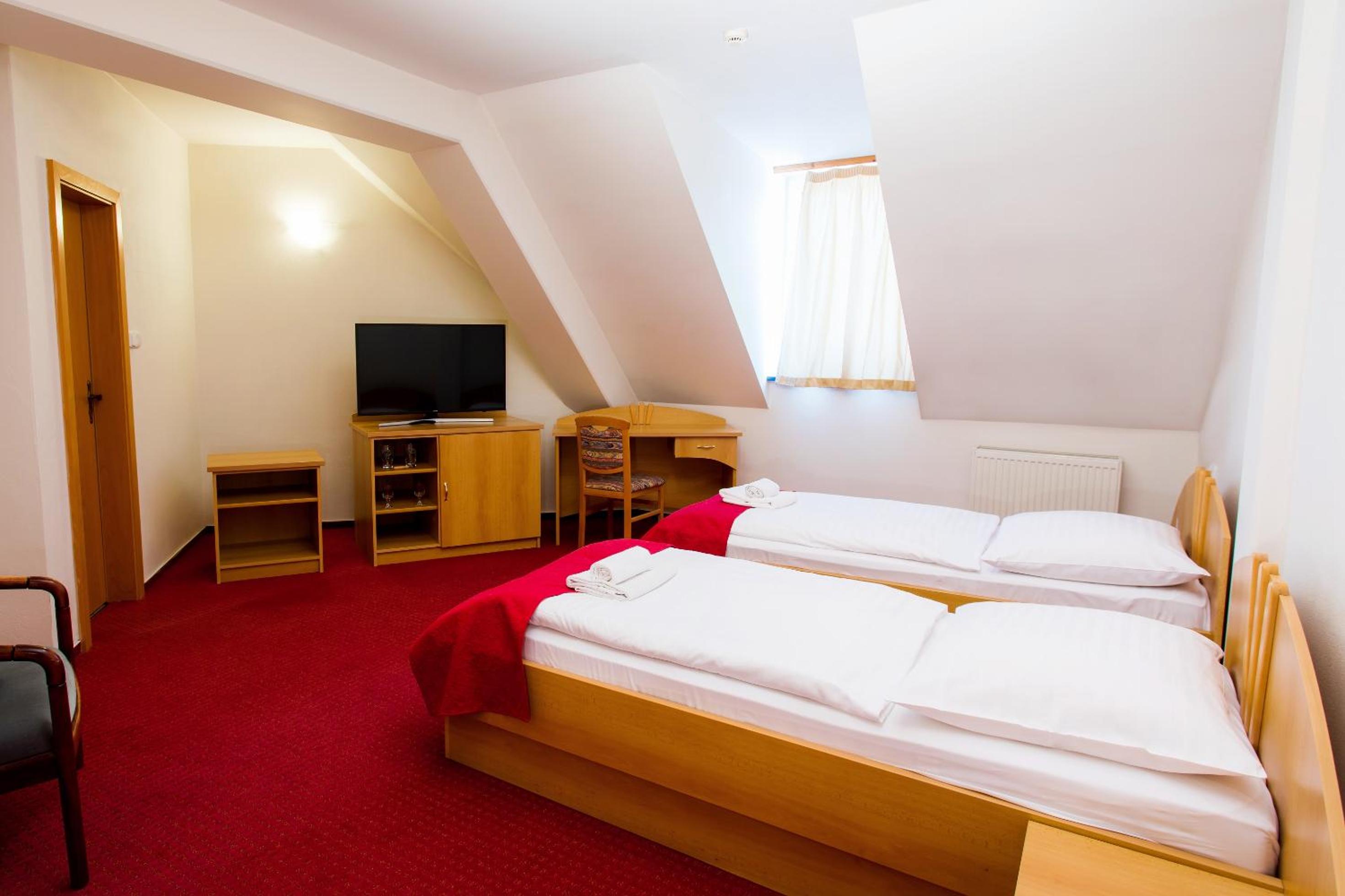 Twin Room - Photo 1