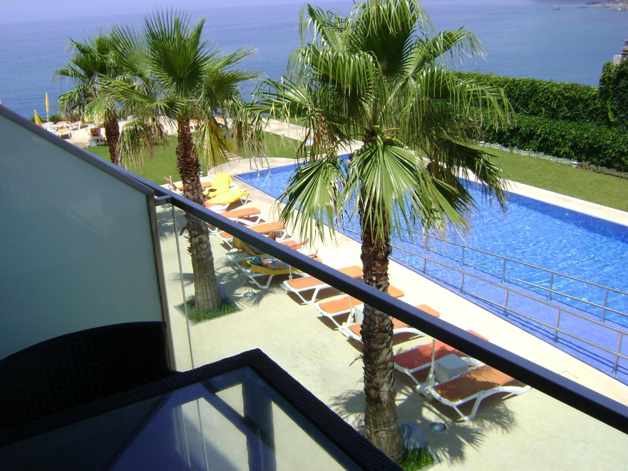 Double Room with Pool View - Photo 2