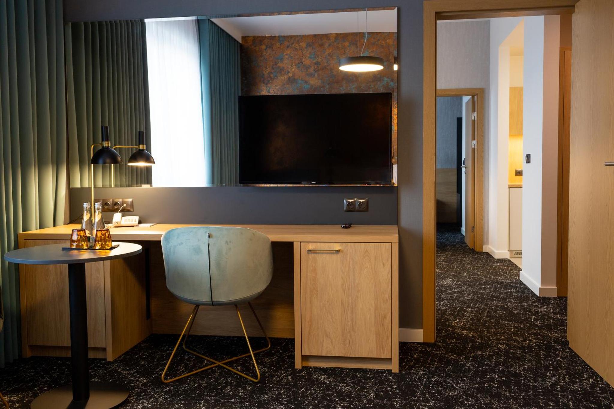 Two-Bedroom Suite - Photo 3