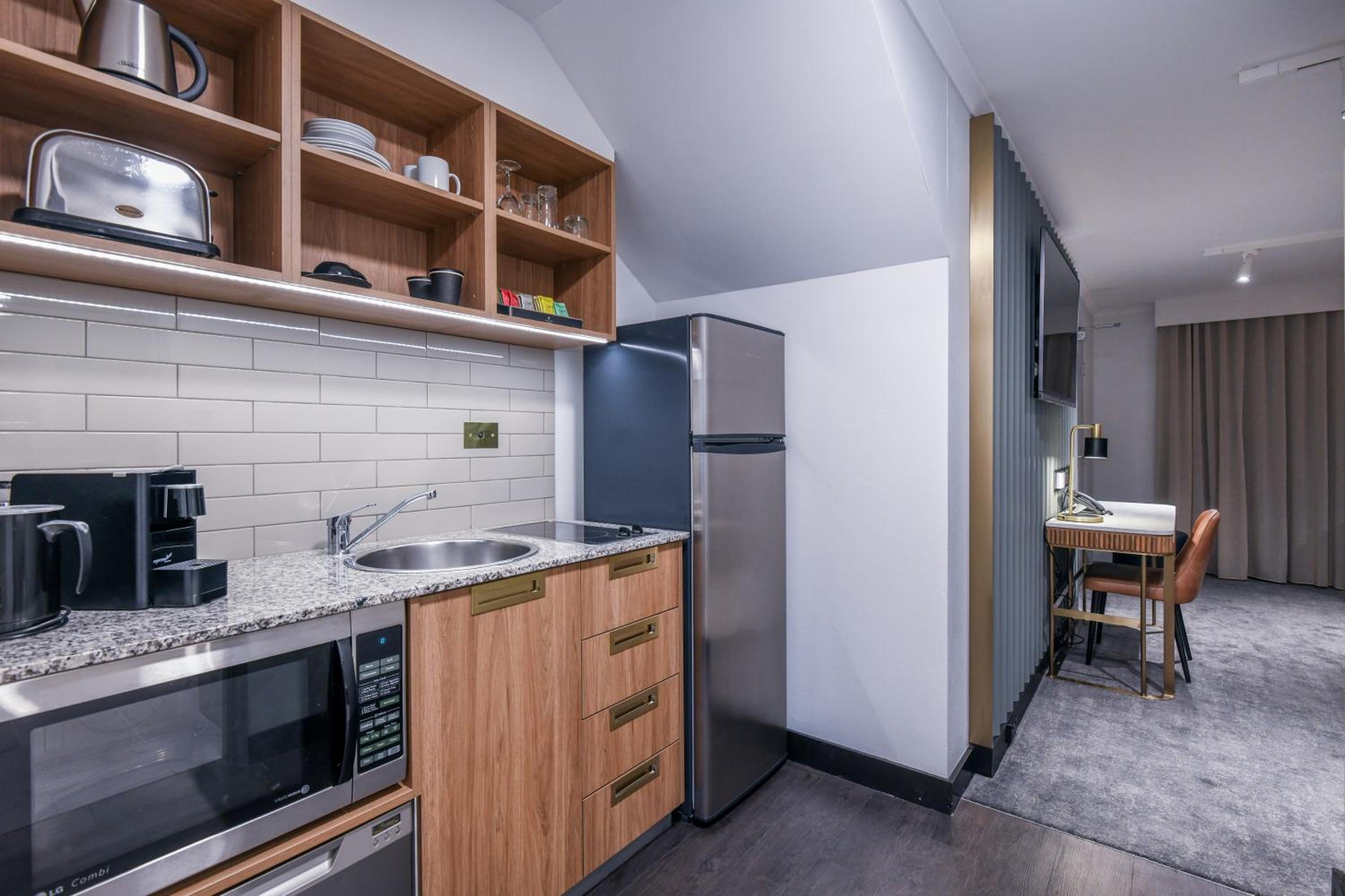 One Bedroom Kitchen Apartment - Photo 21