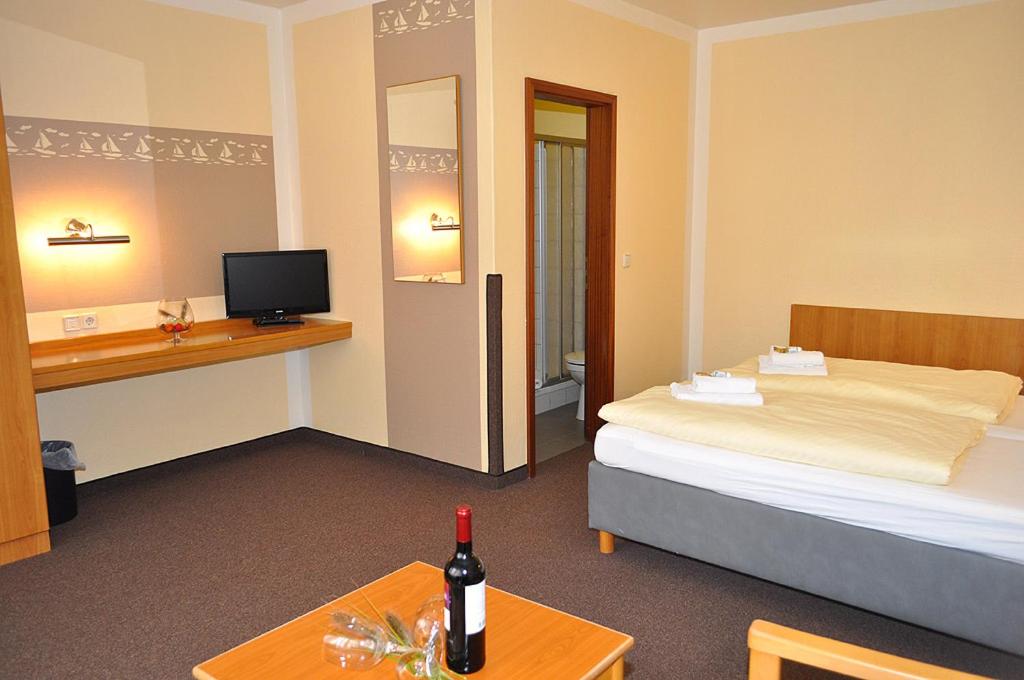 Double or Twin Room with Terrace