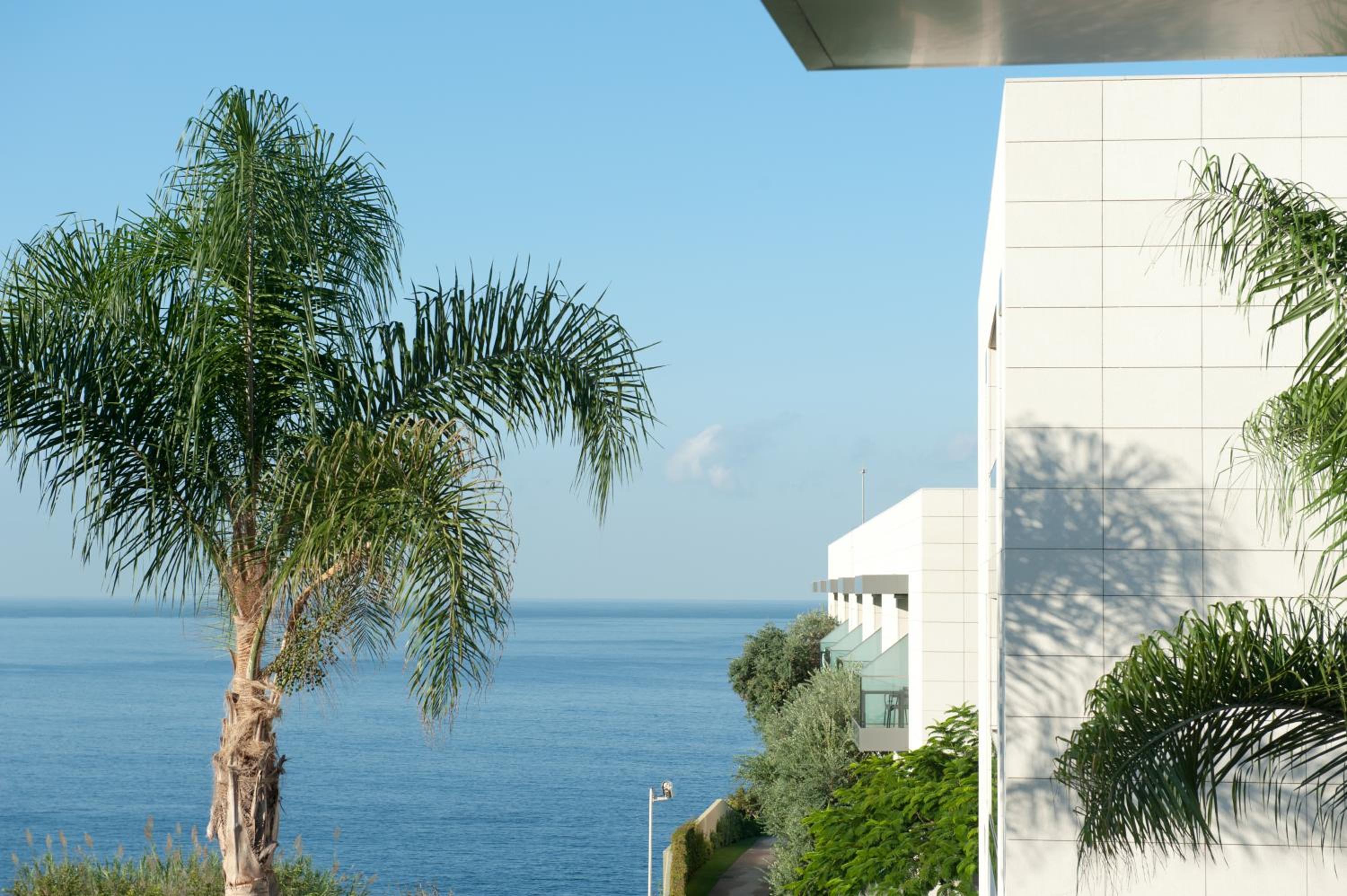 Twin Room with Side Sea View - Photo 2