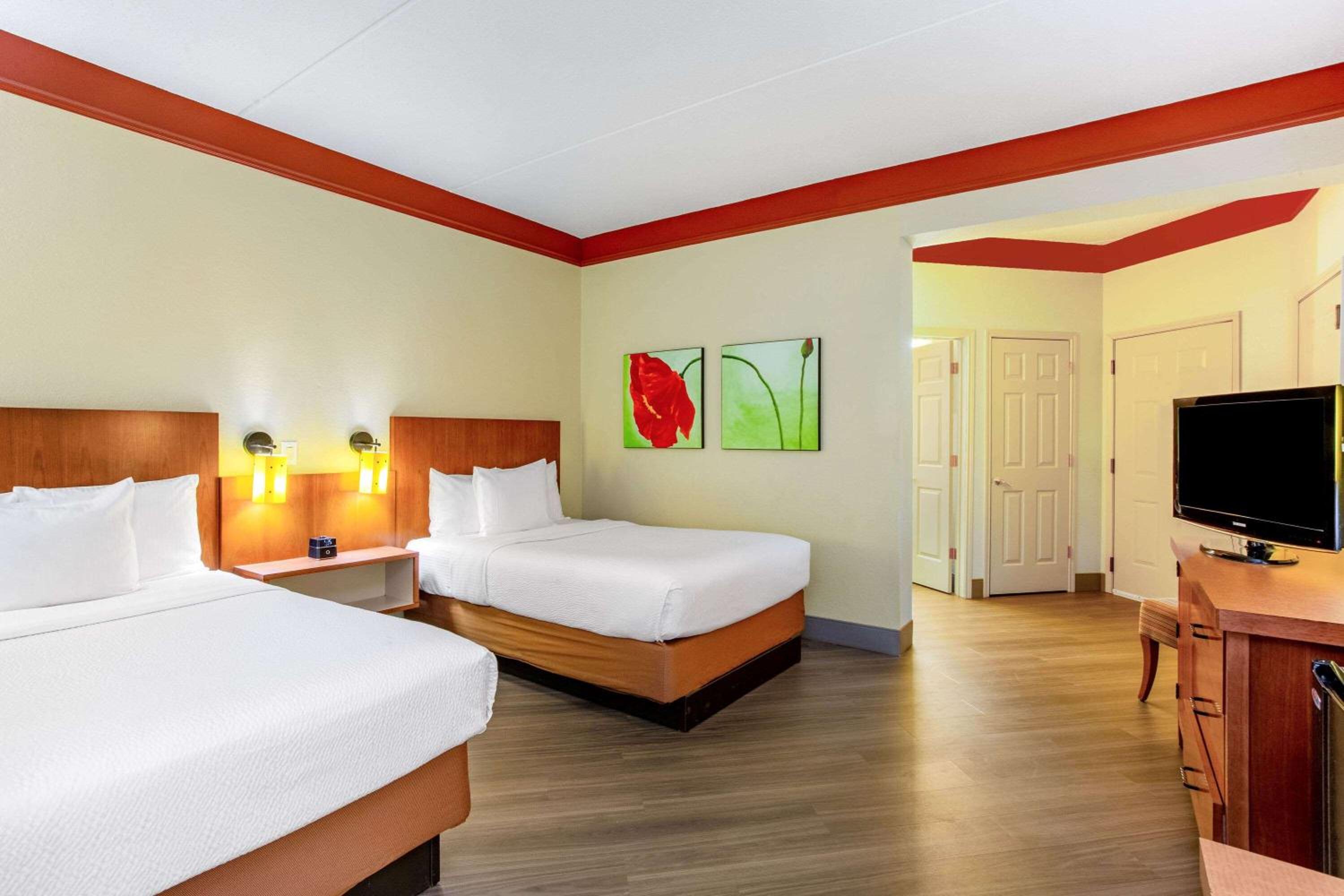 Deluxe Double Room with Two Double Beds - Photo 3