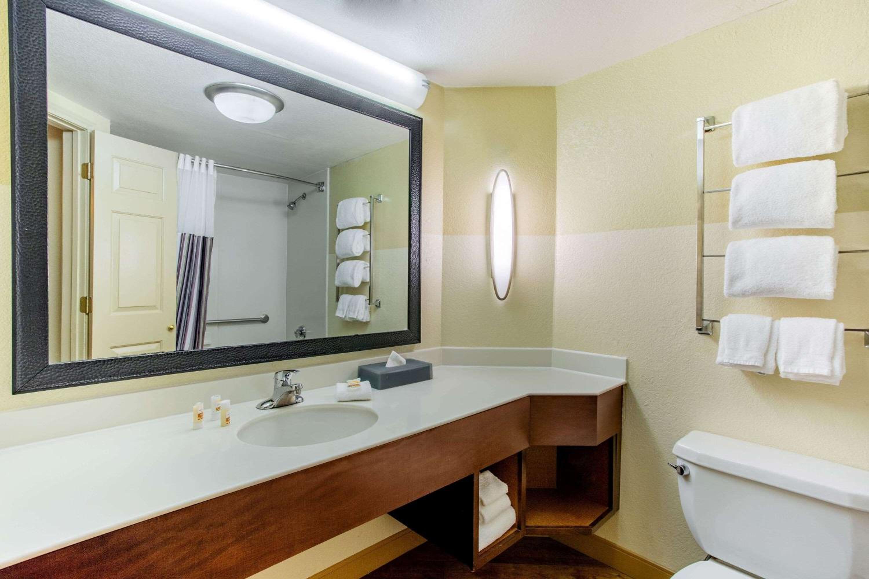 Deluxe Double Room with Two Double Beds - Photo 2