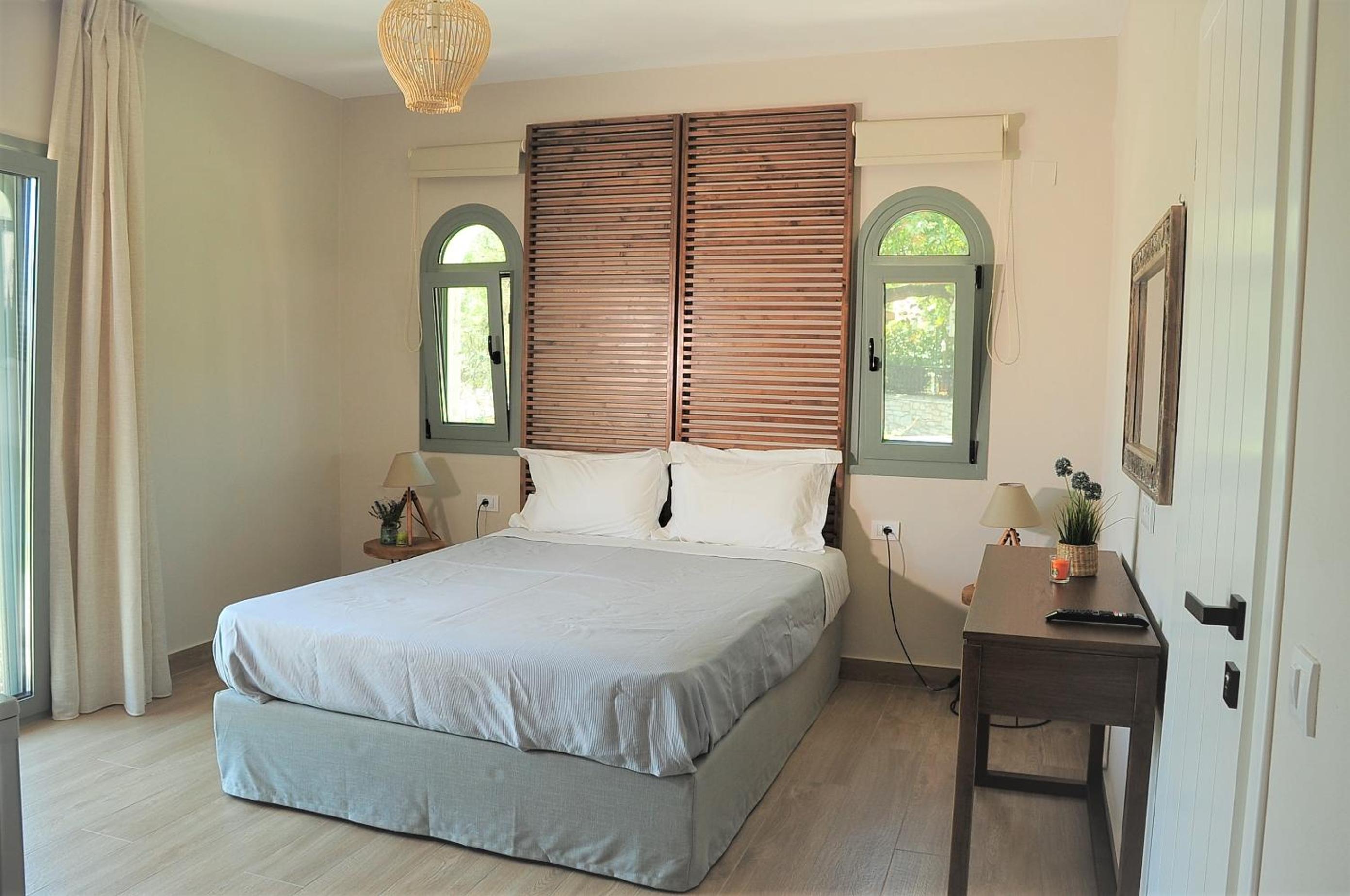 Deluxe Double Room with Balcony - Photo 22