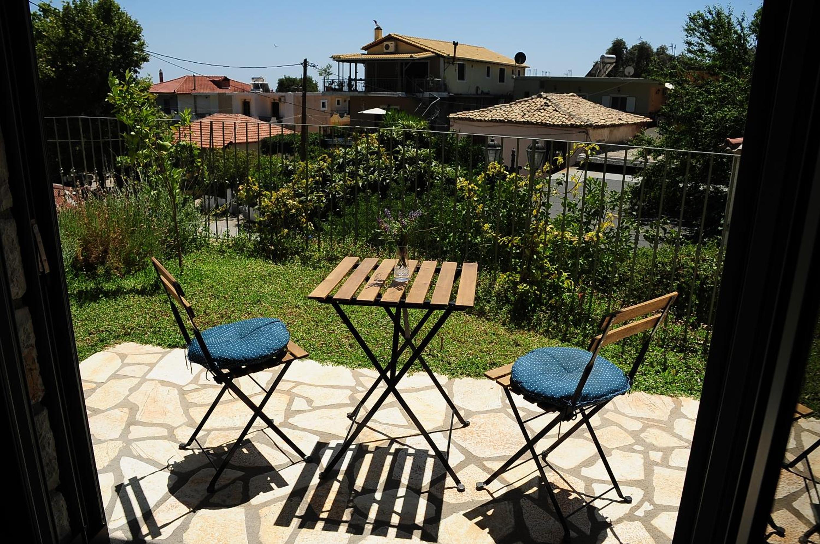 Deluxe Double Room with Balcony - Photo 5