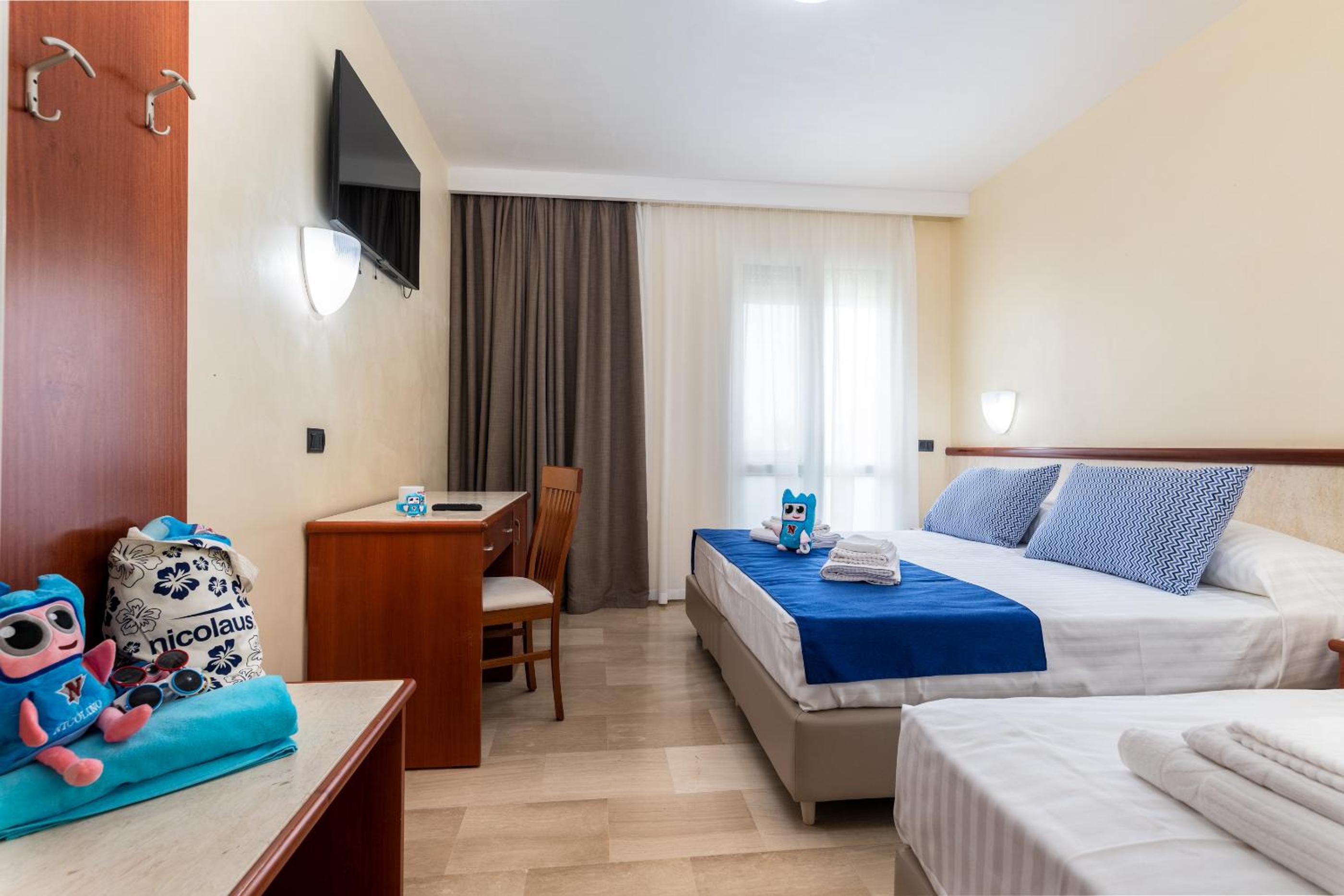 Triple Room with Pool View photo 1