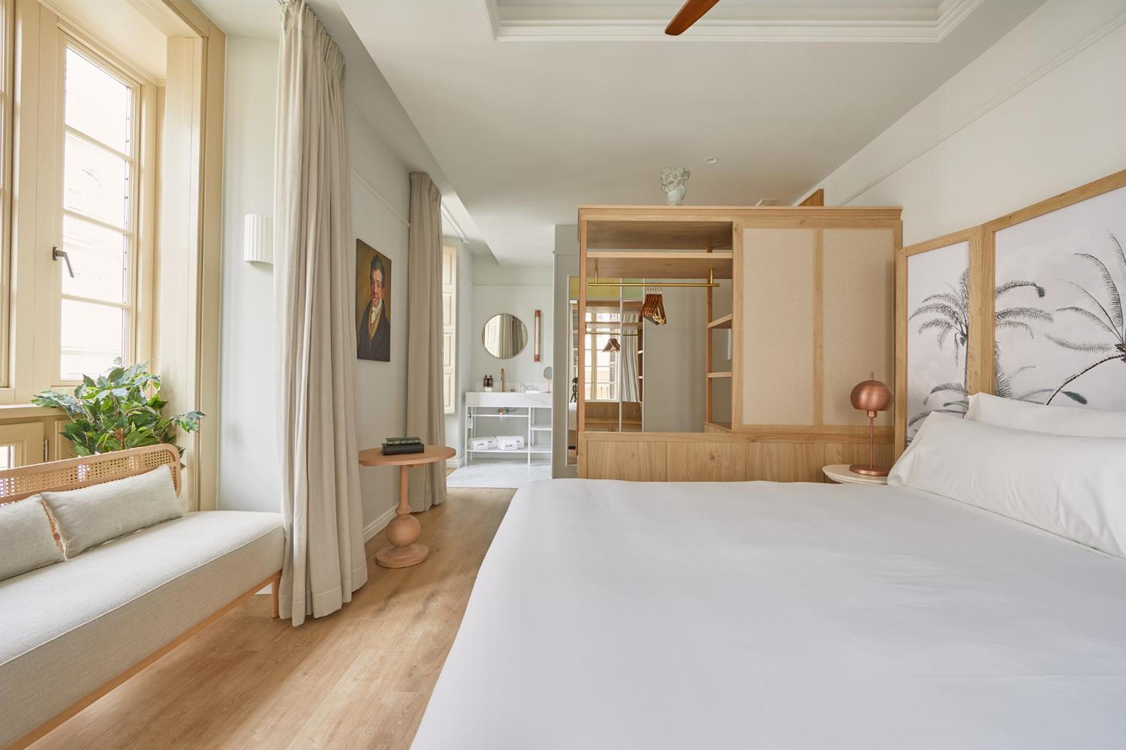 Deluxe Double Room - Photo 9