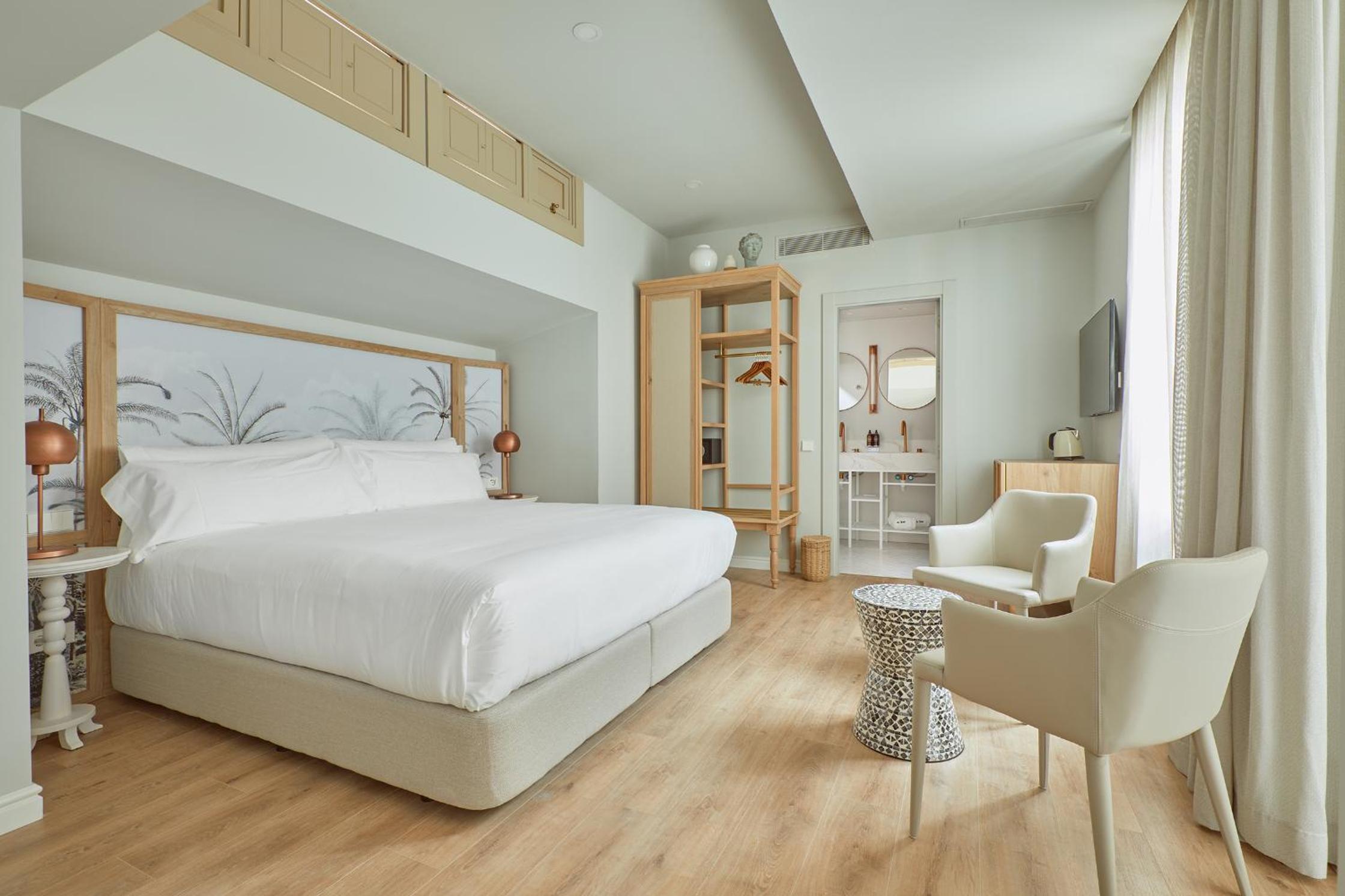 Junior Suite with Bathtub photo 3