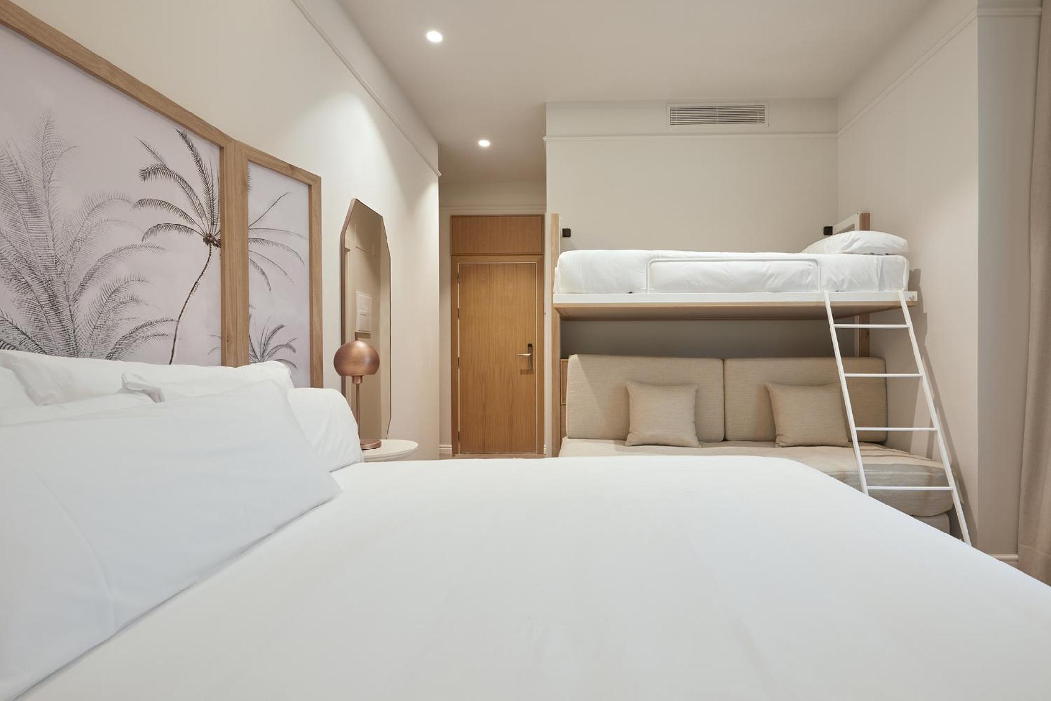 Quadruple Room - Photo 9