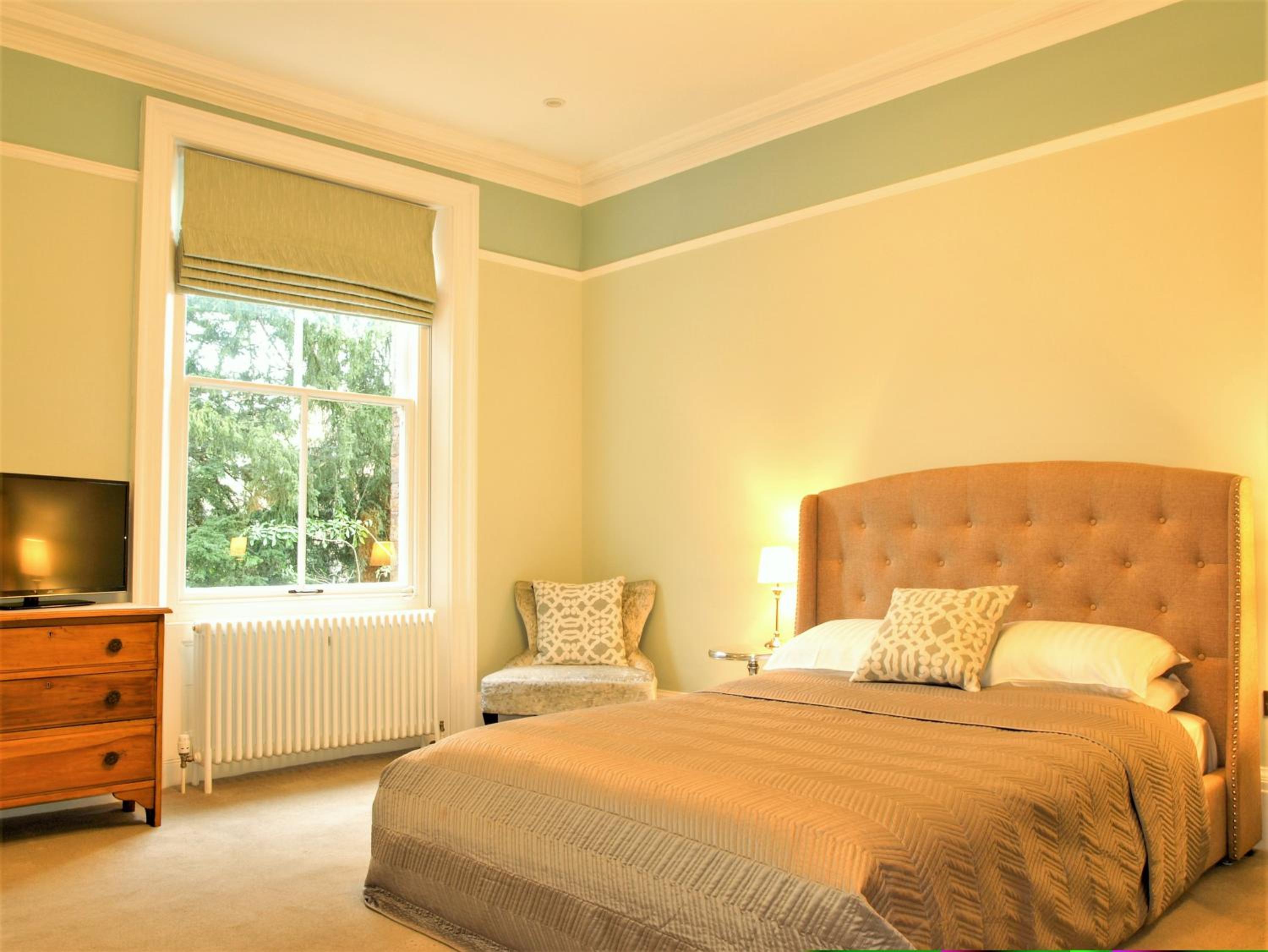 Standard King Room photo 3