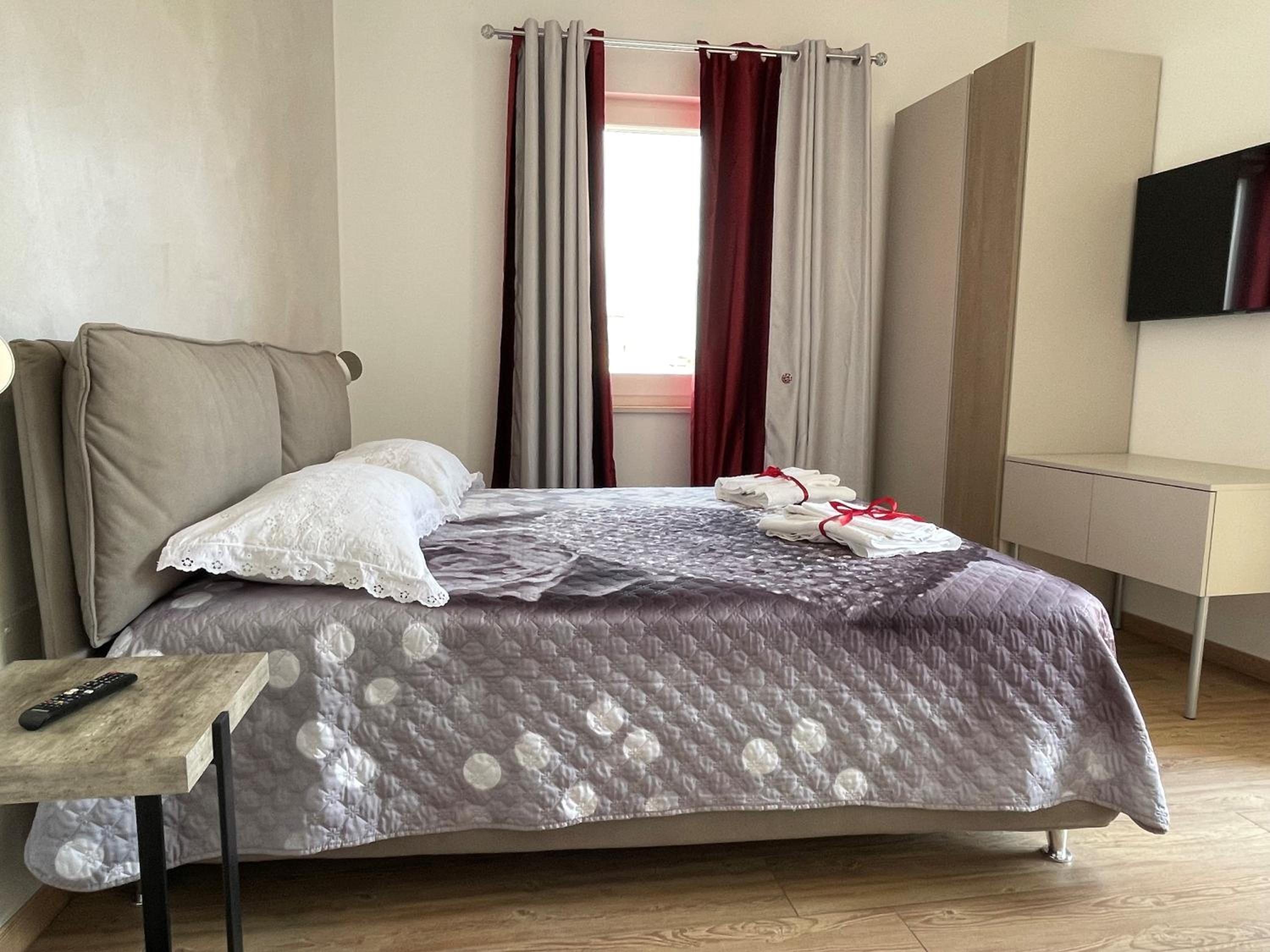 Two-Bedroom House - Photo 15